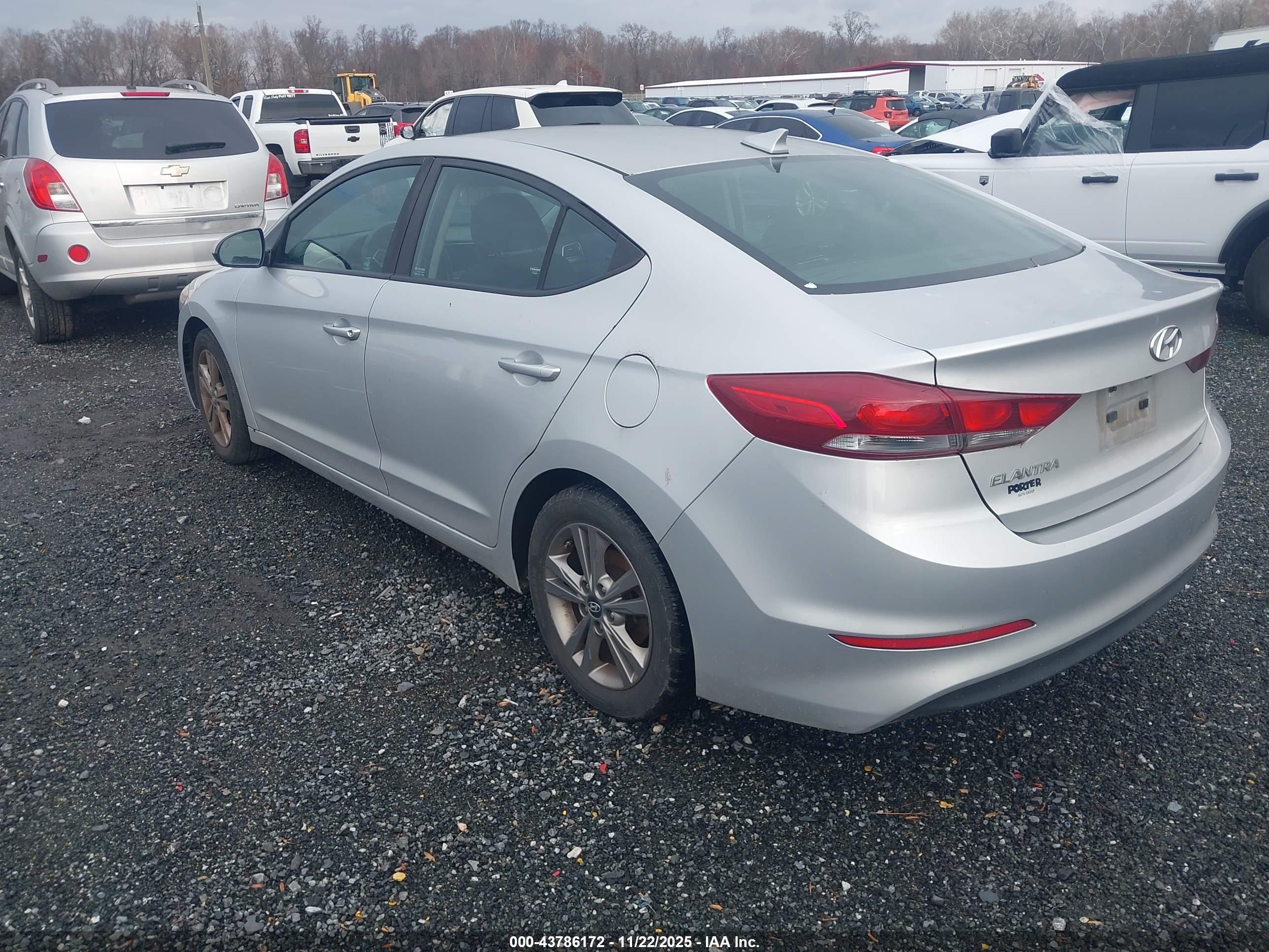 HYUNDAI ELANTRA image 3