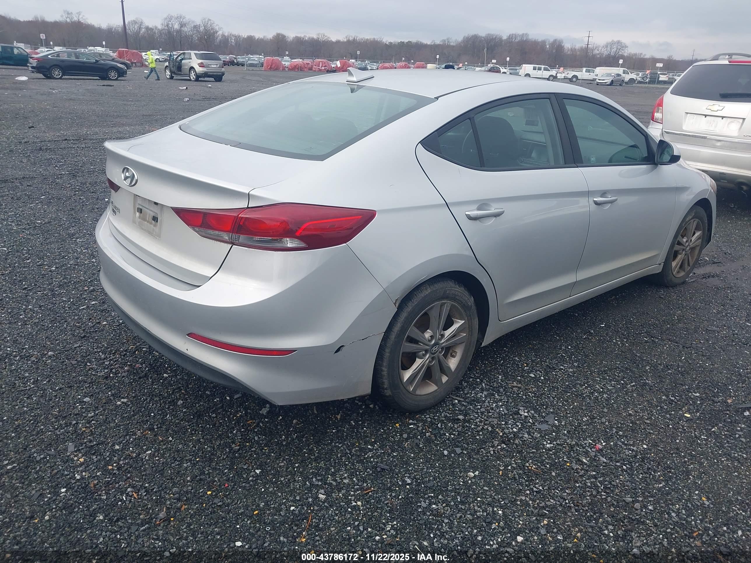HYUNDAI ELANTRA image 4