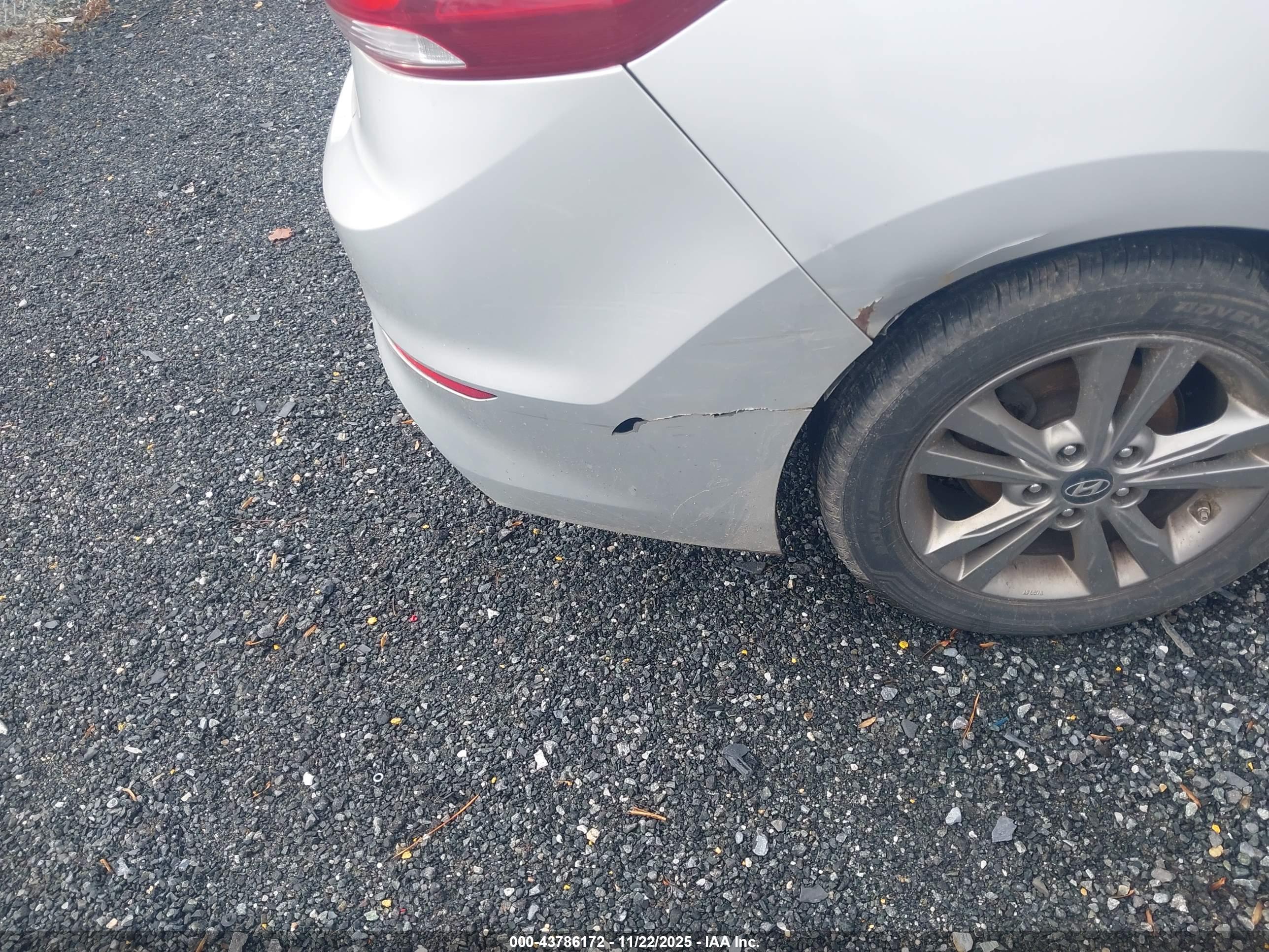 HYUNDAI ELANTRA image 6