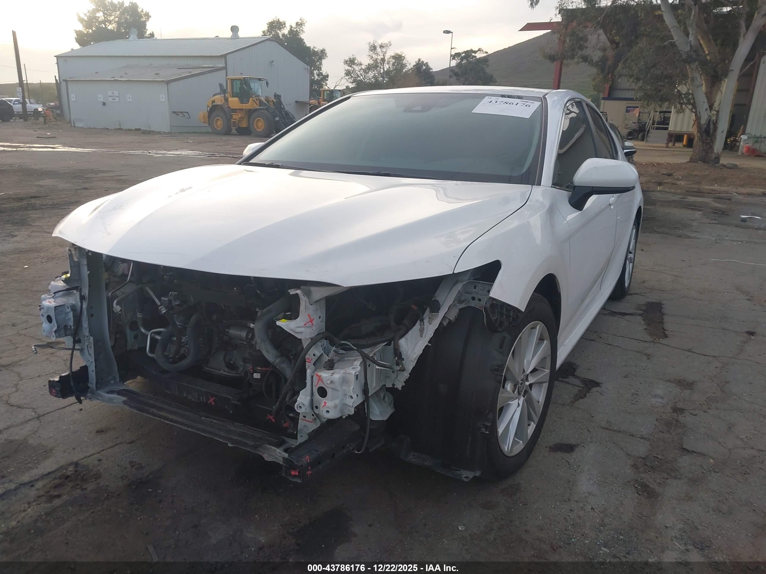 TOYOTA CAMRY image 2