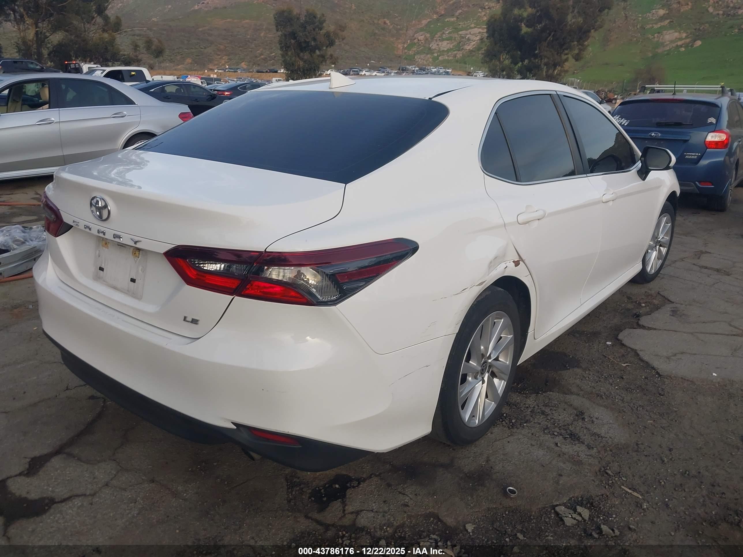 TOYOTA CAMRY image 4