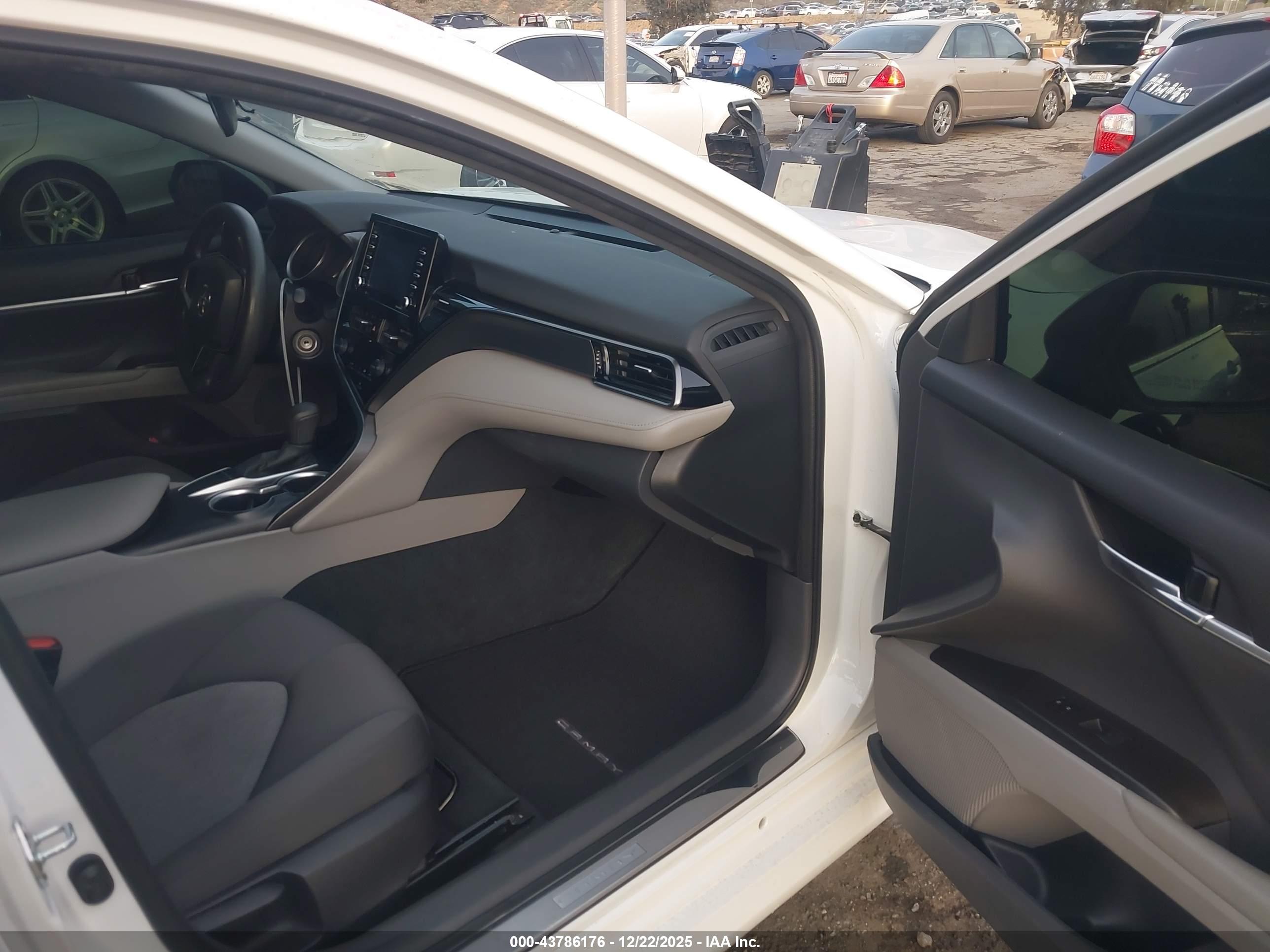 TOYOTA CAMRY image 5