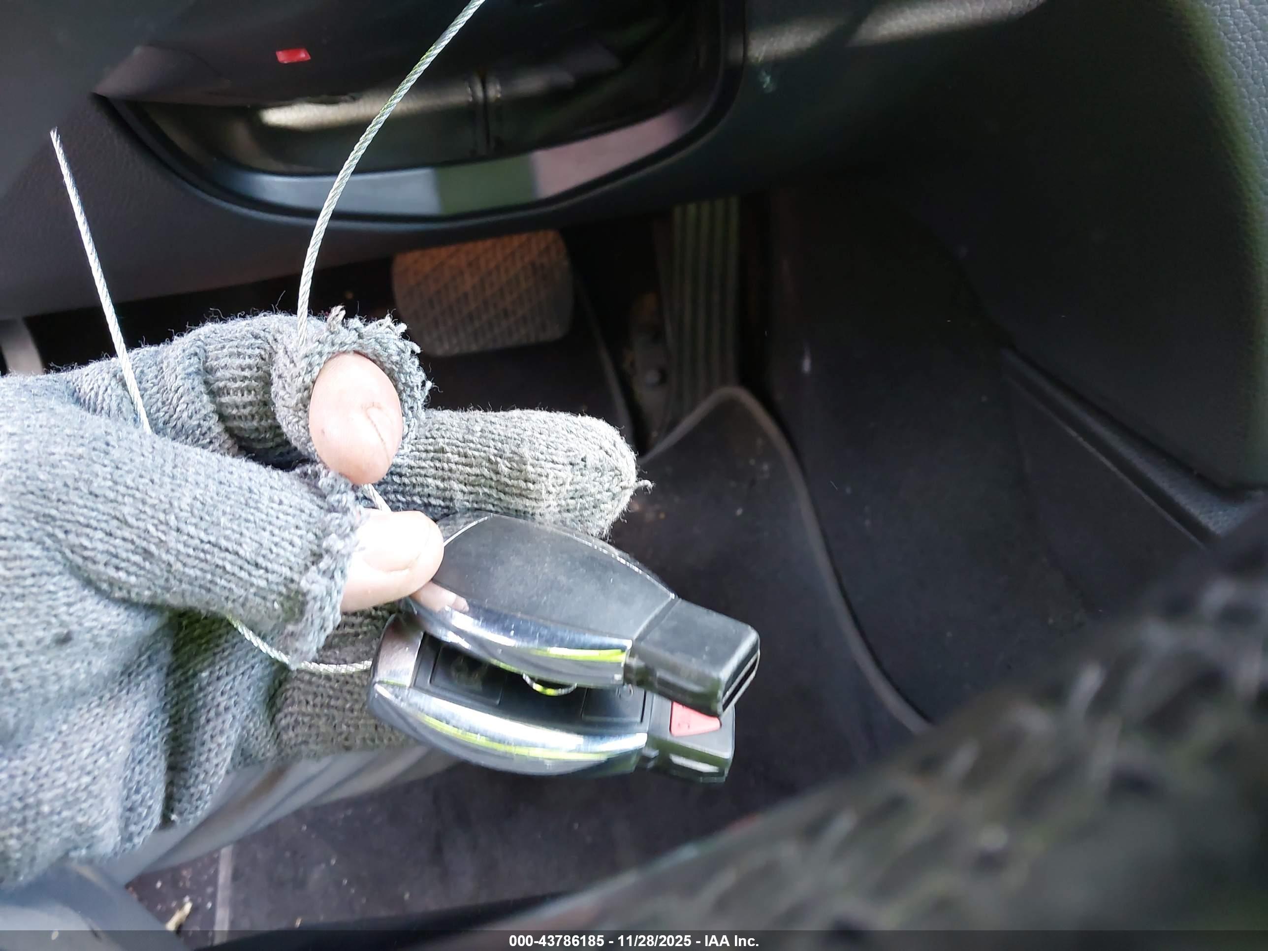 MERCEDES-BENZ C image 11