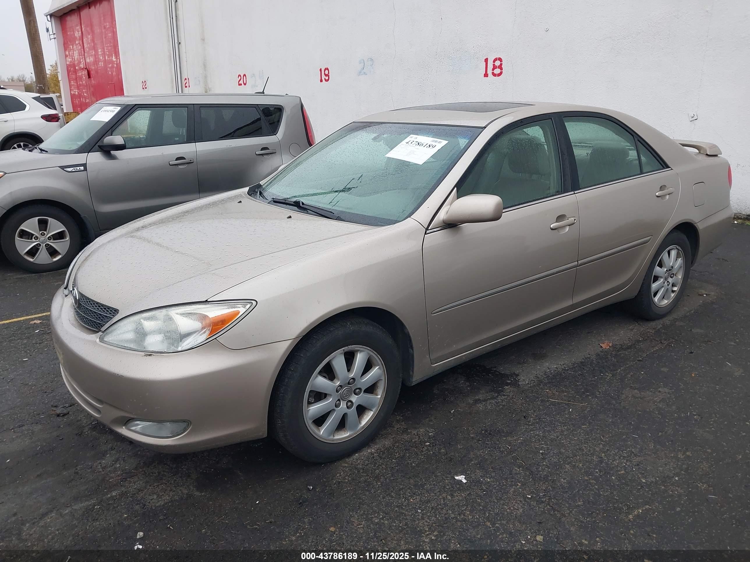 TOYOTA CAMRY image 2