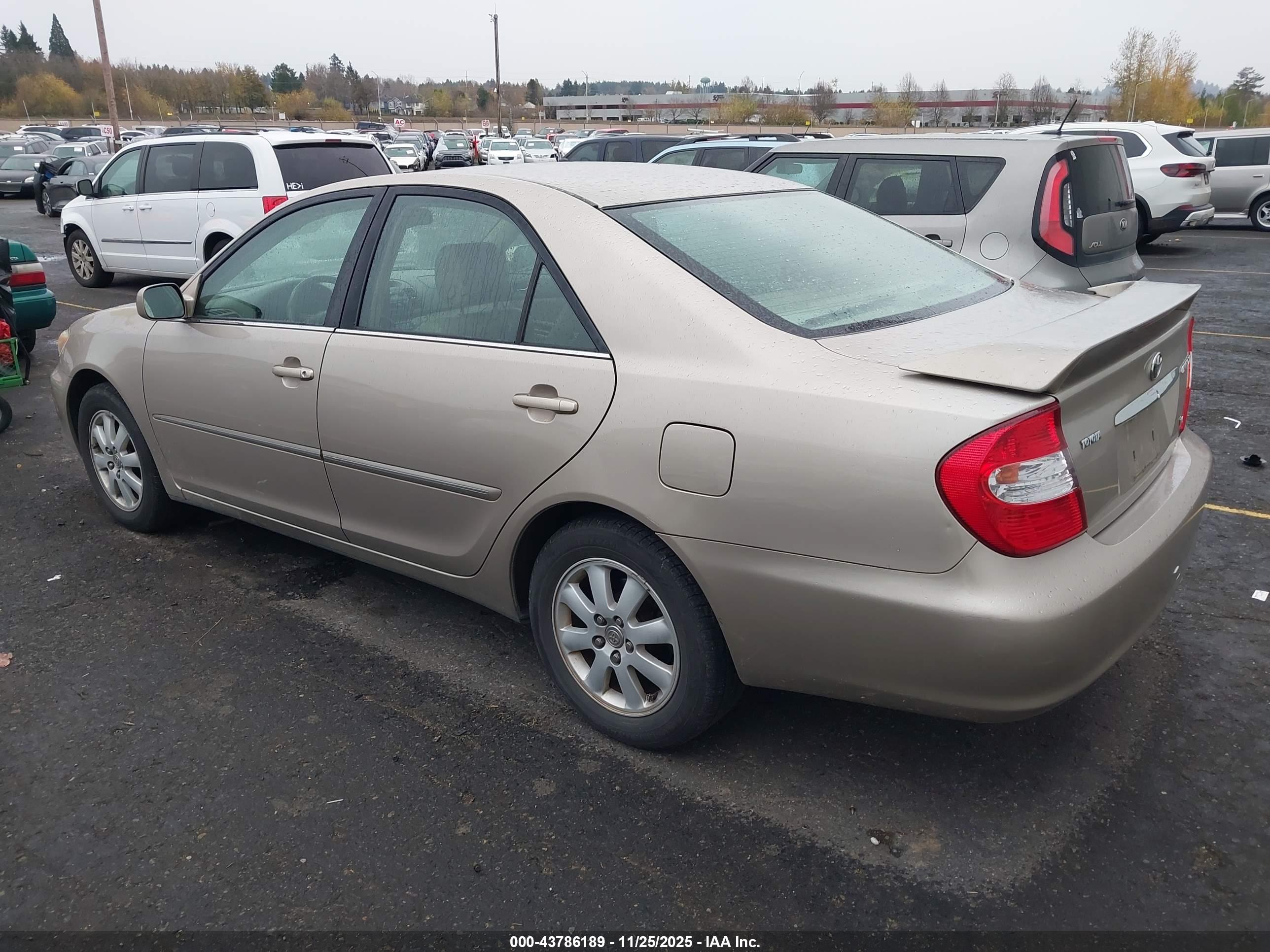 TOYOTA CAMRY image 3