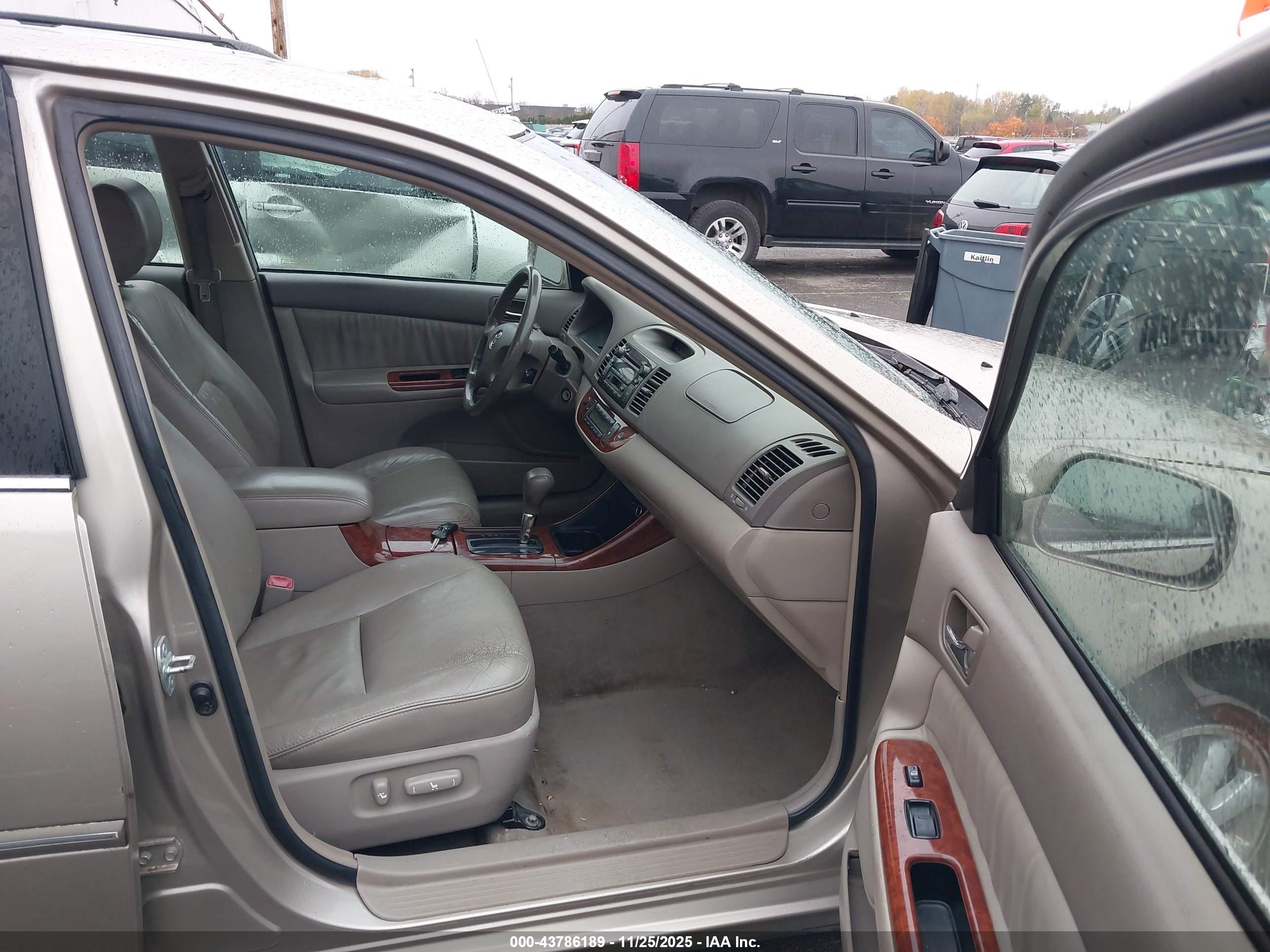 TOYOTA CAMRY image 5