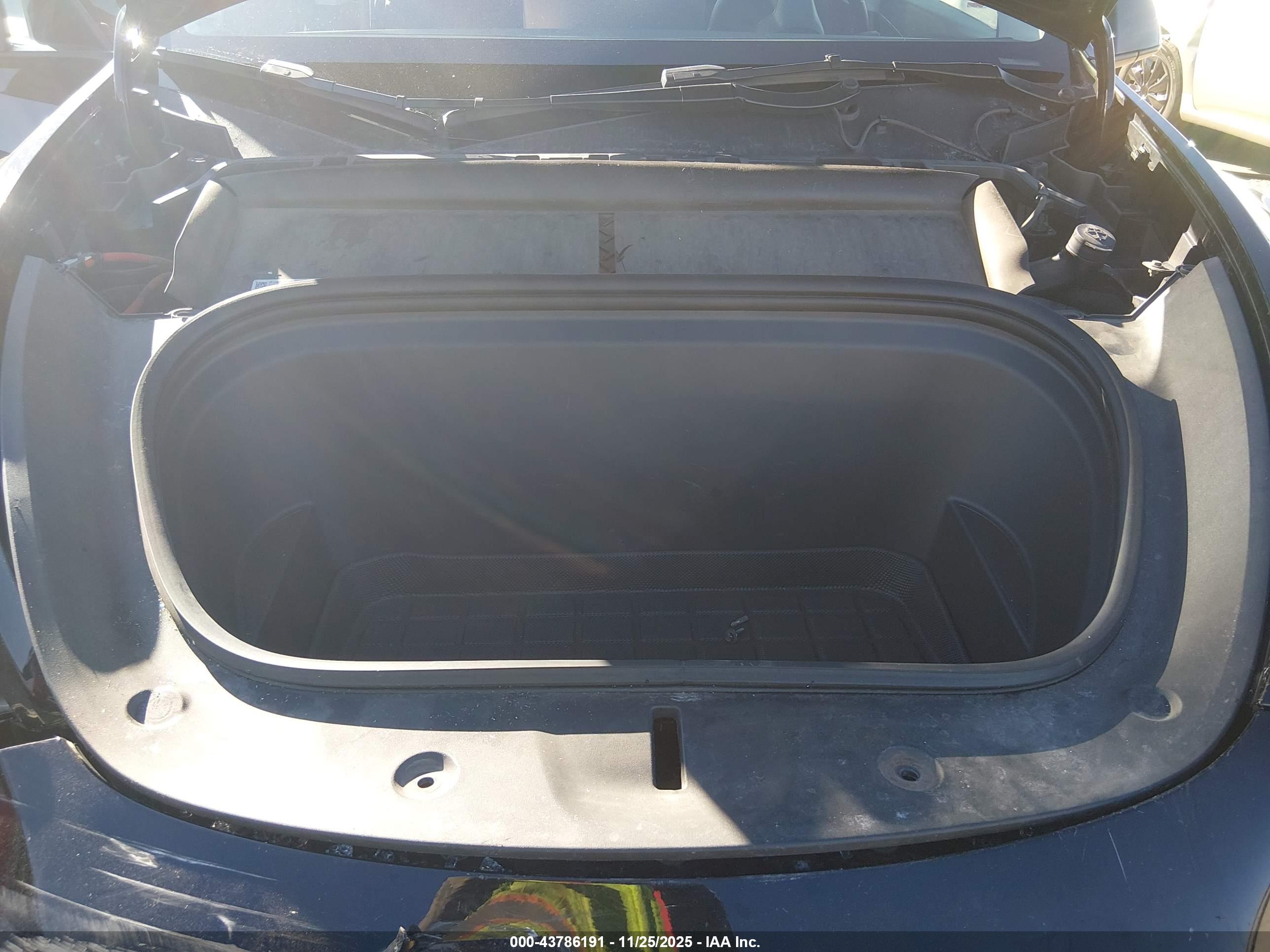 TESLA MODEL image 10