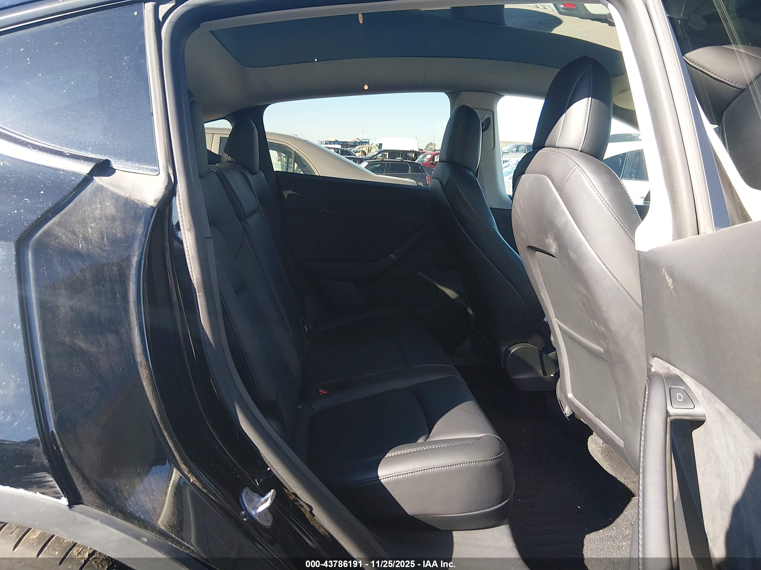 TESLA MODEL image 8