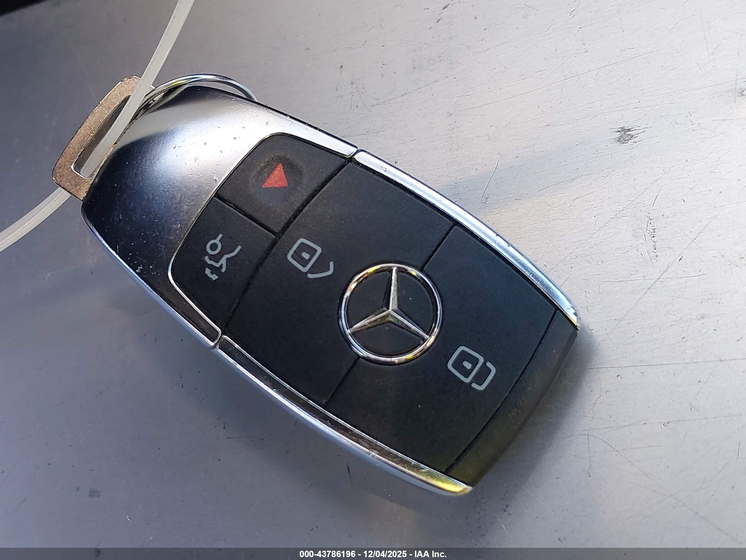 MERCEDES-BENZ EQB image 11