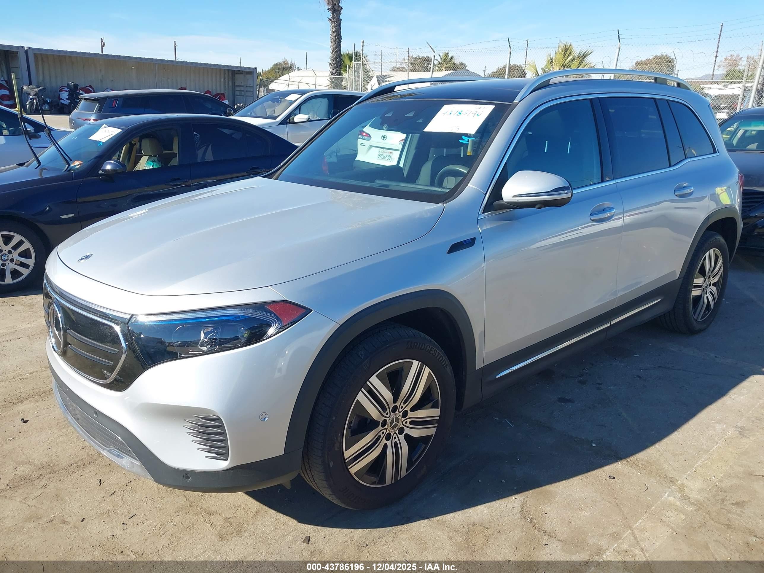 MERCEDES-BENZ EQB image 2