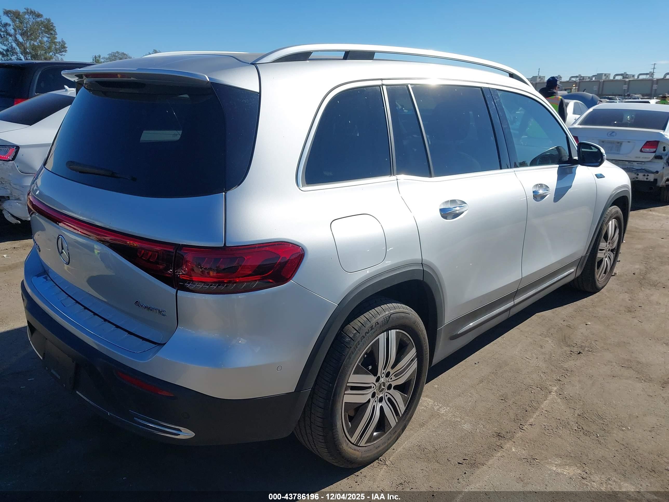 MERCEDES-BENZ EQB image 4