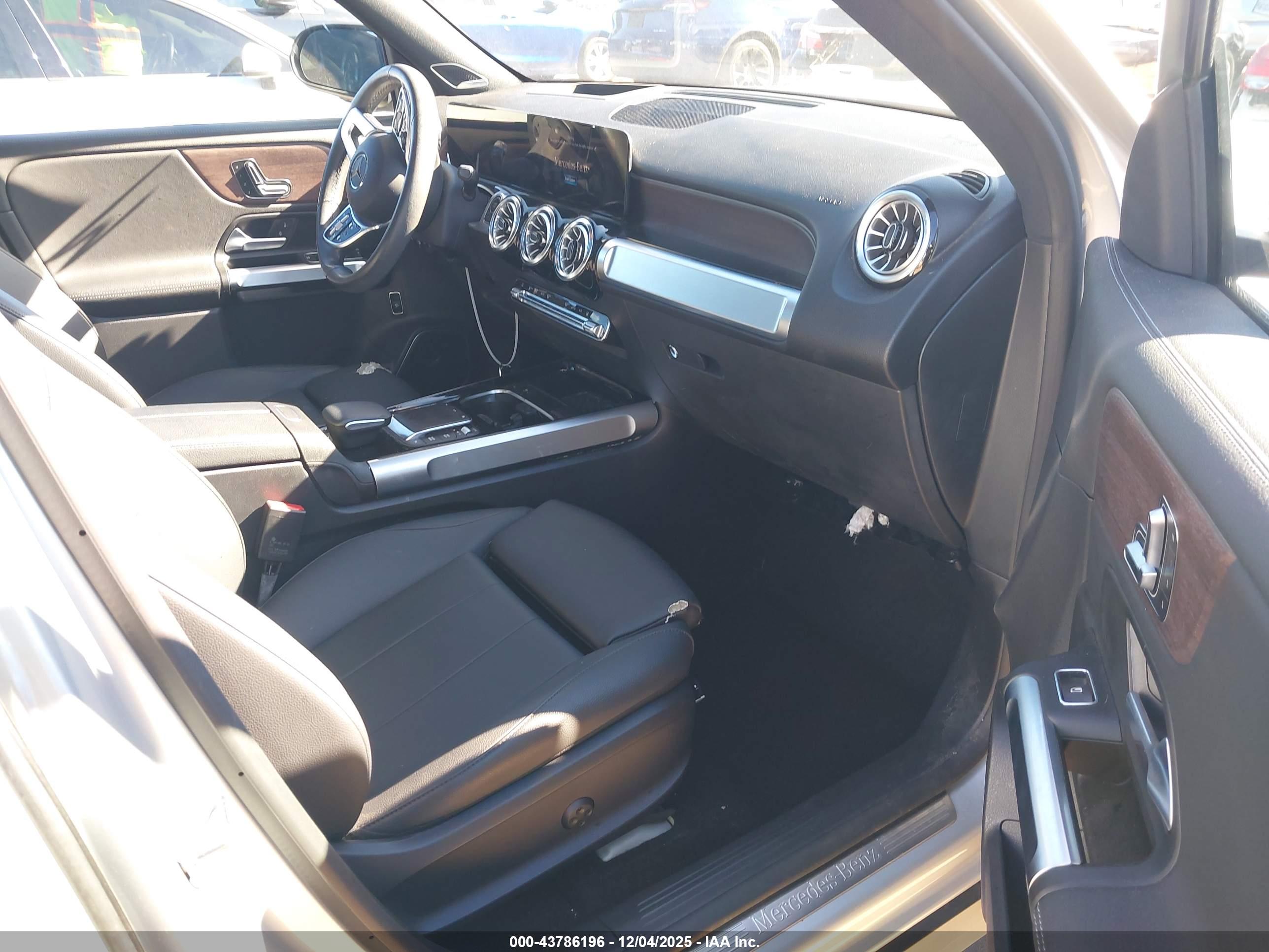 MERCEDES-BENZ EQB image 5