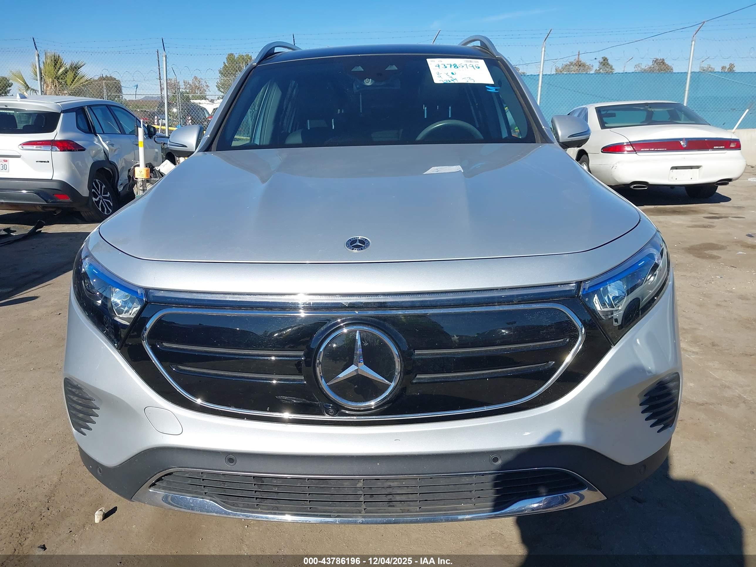 MERCEDES-BENZ EQB image 6