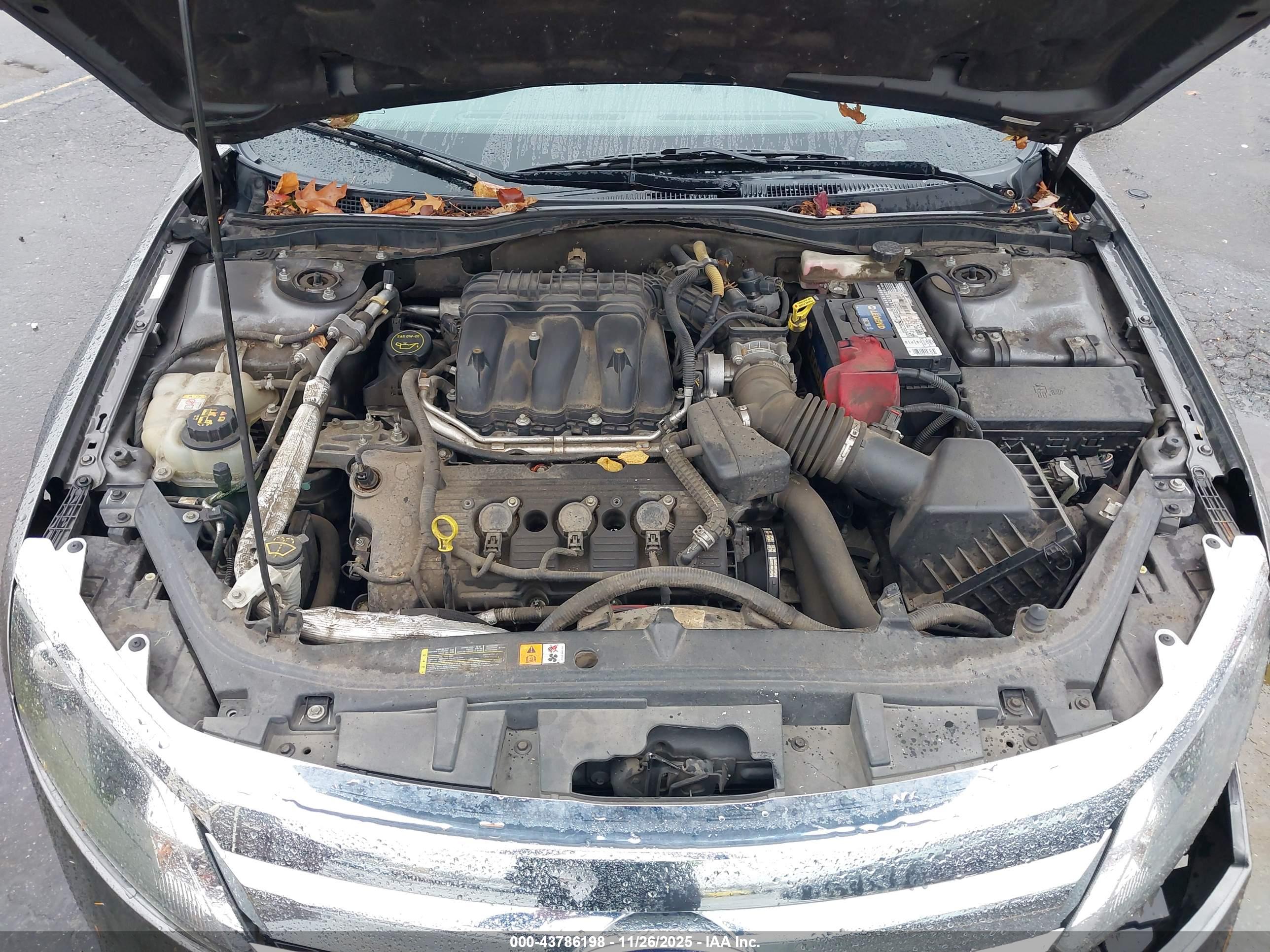 FORD FUSION image 10