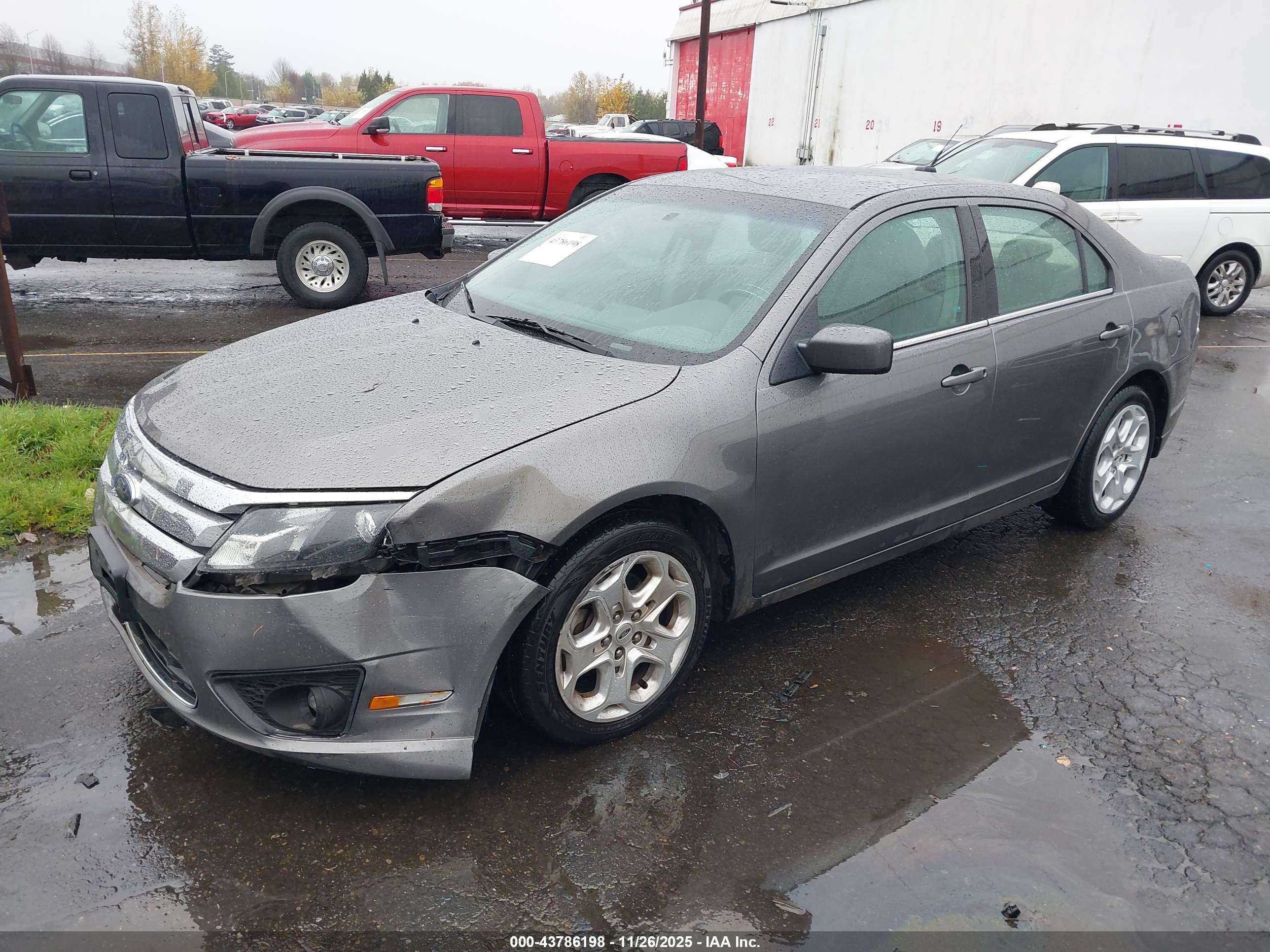 FORD FUSION image 2