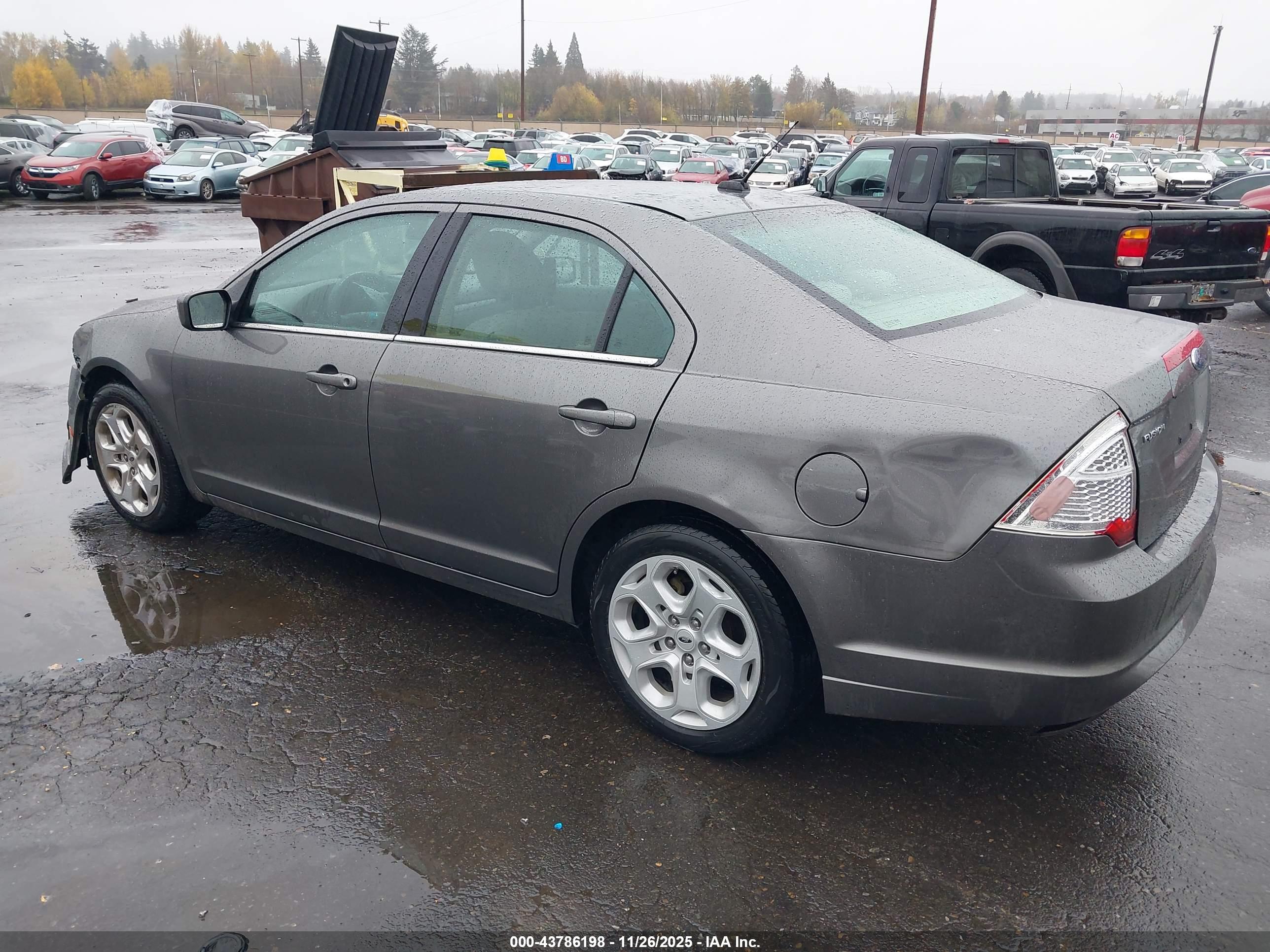 FORD FUSION image 3