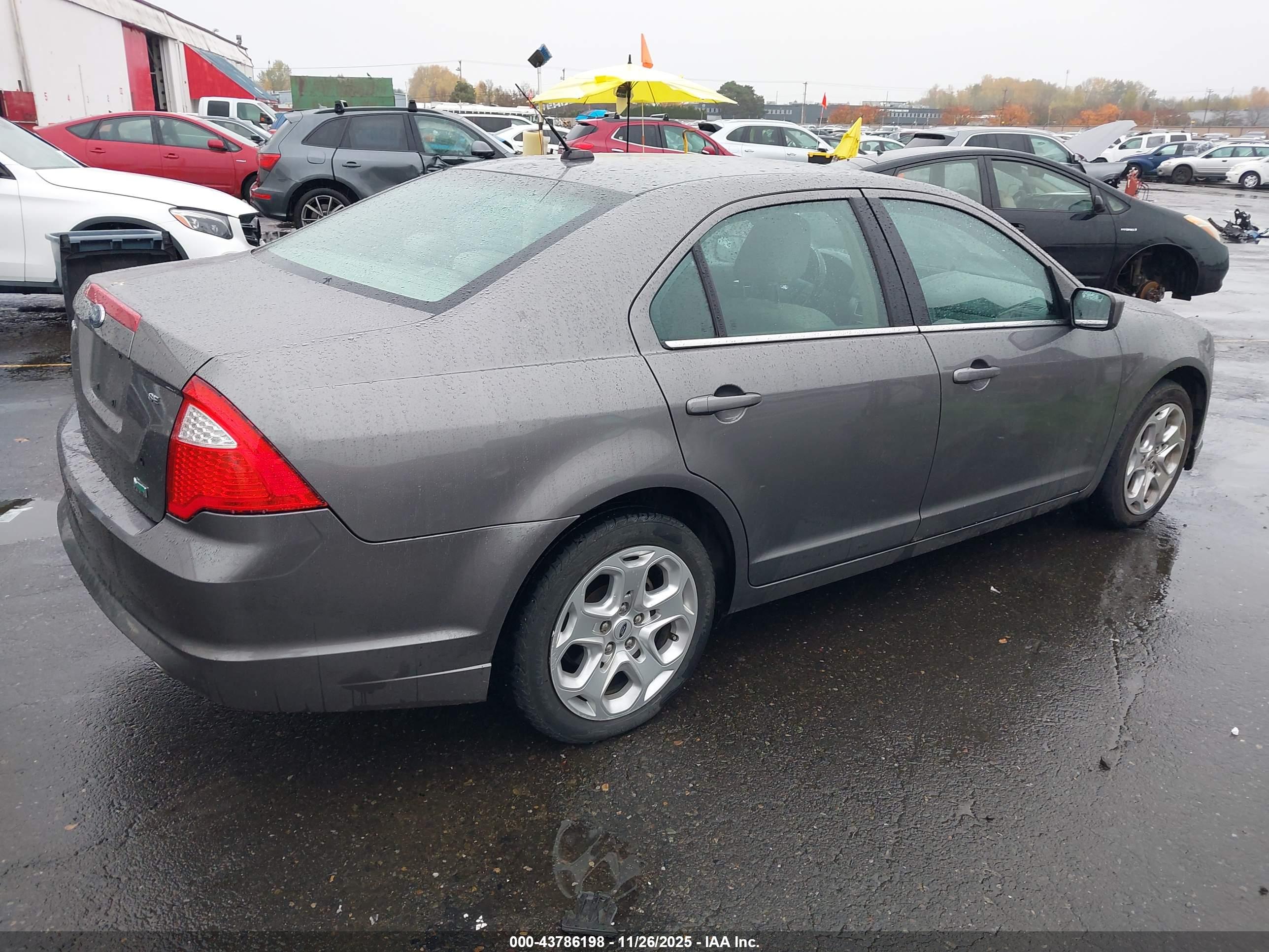 FORD FUSION image 4