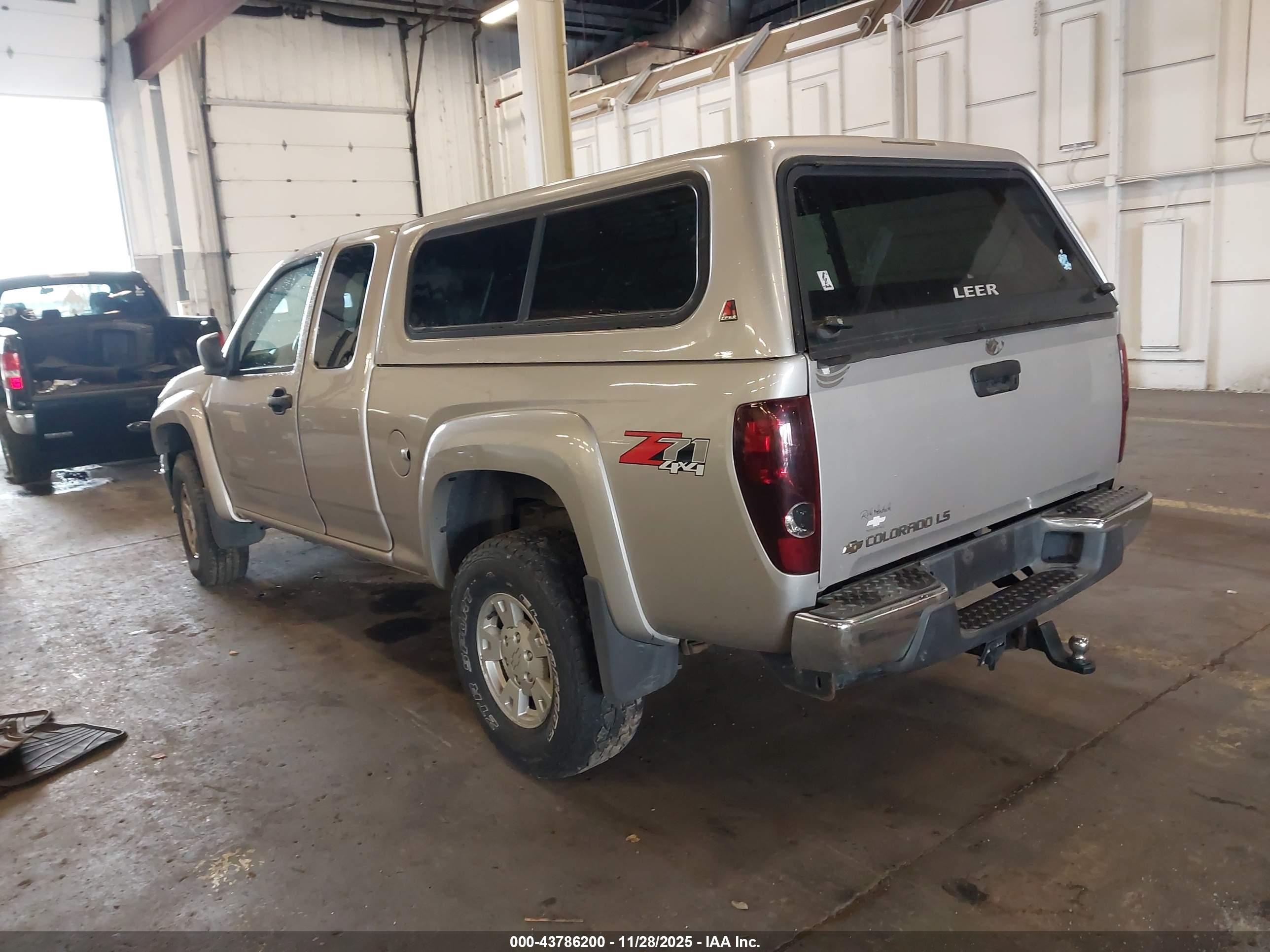 CHEVROLET COLORADO image 3
