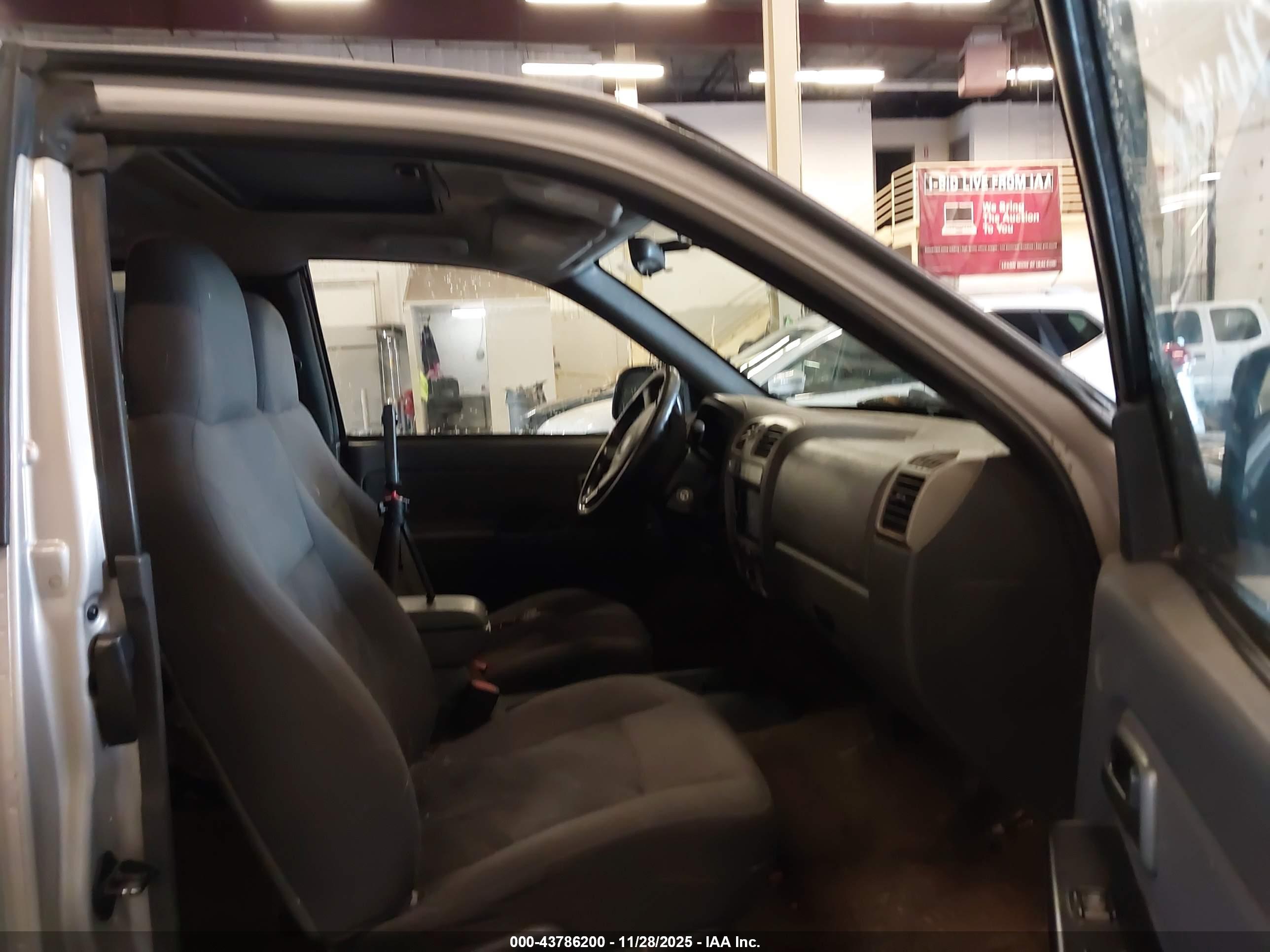 CHEVROLET COLORADO image 5
