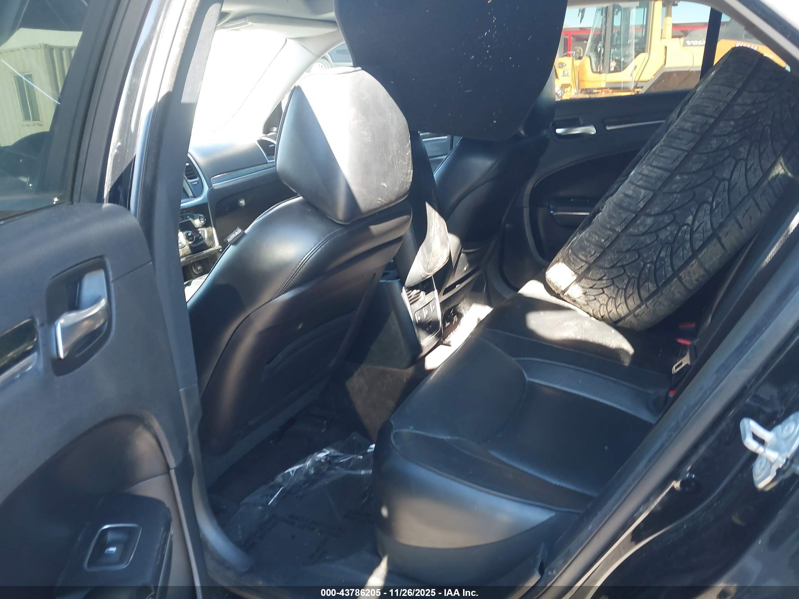 CHRYSLER 300C image 8