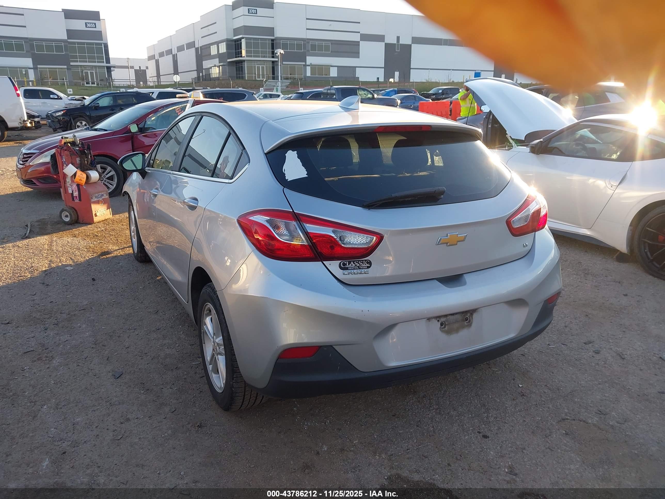 CHEVROLET CRUZE image 3