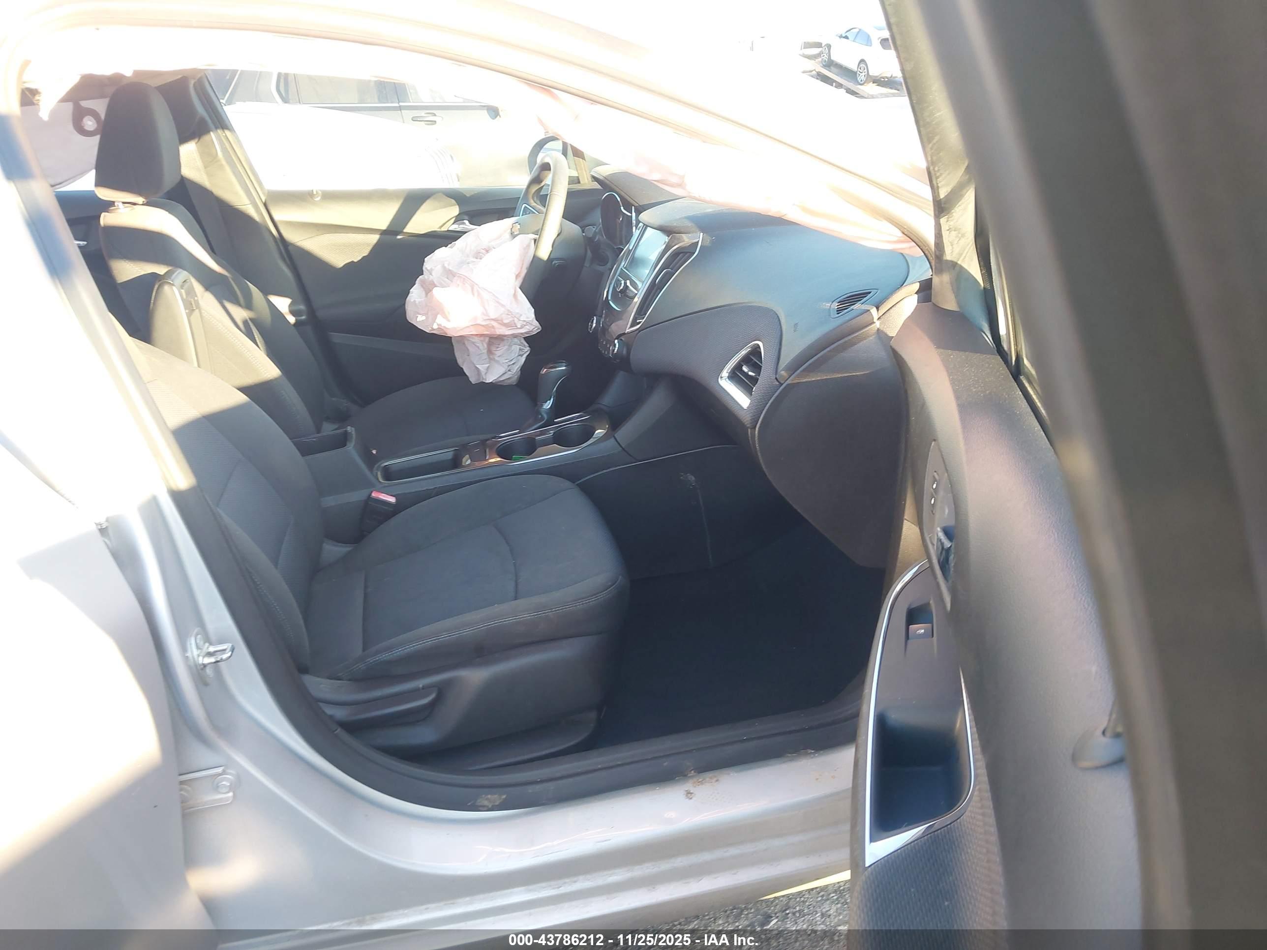 CHEVROLET CRUZE image 5