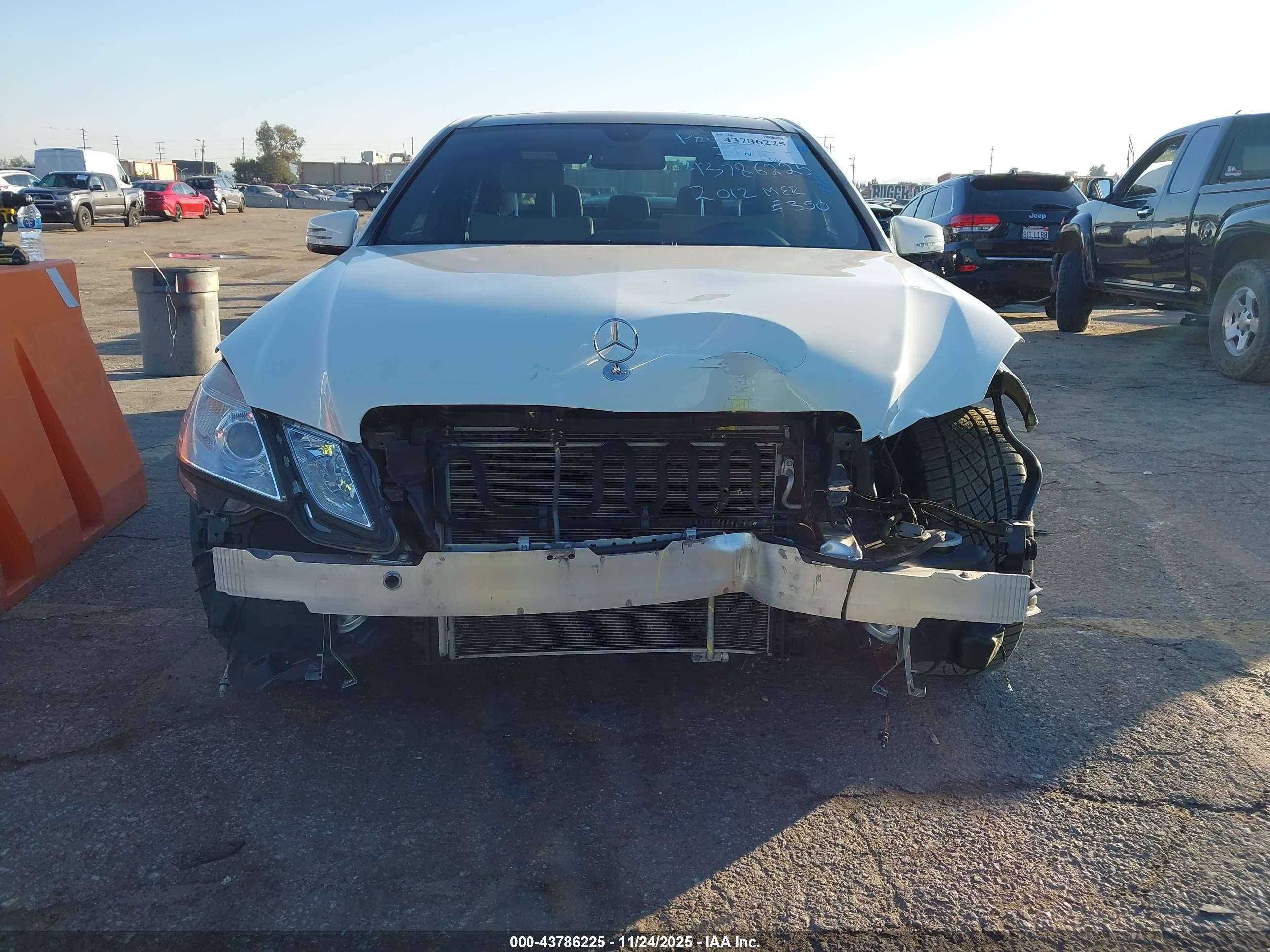 MERCEDES-BENZ E image 6
