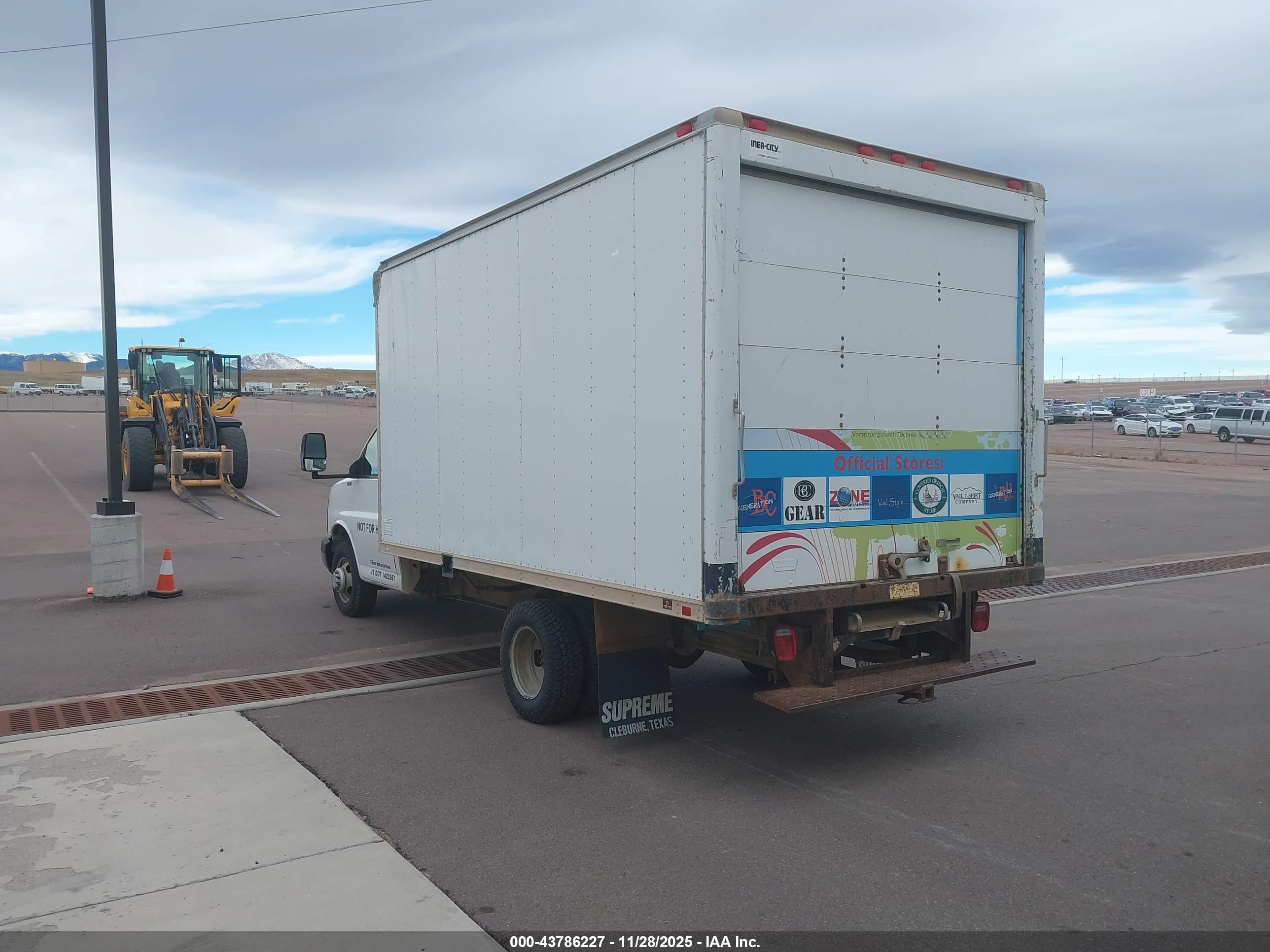 CHEVROLET EXPRESS image 3