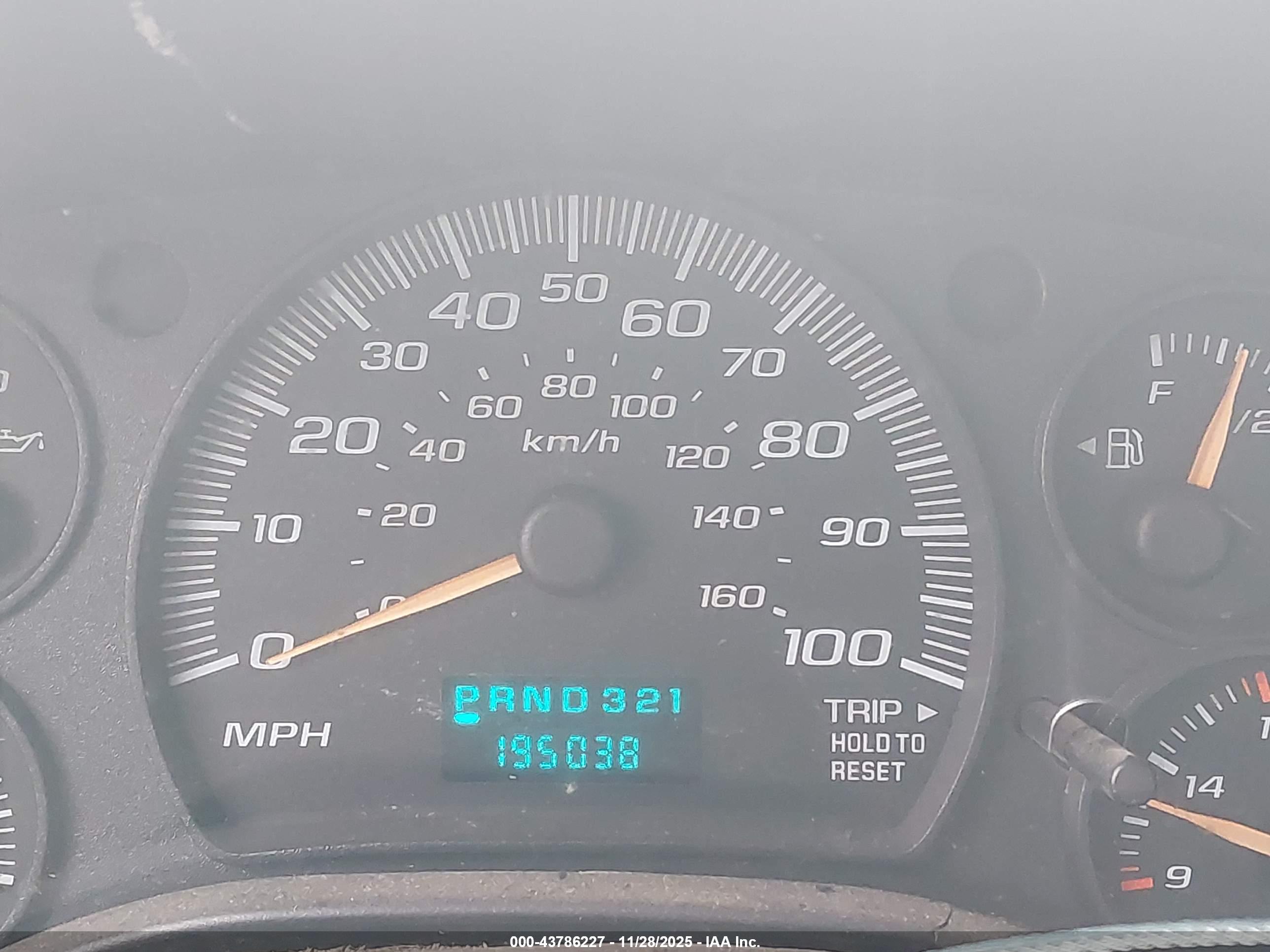 CHEVROLET EXPRESS image 6