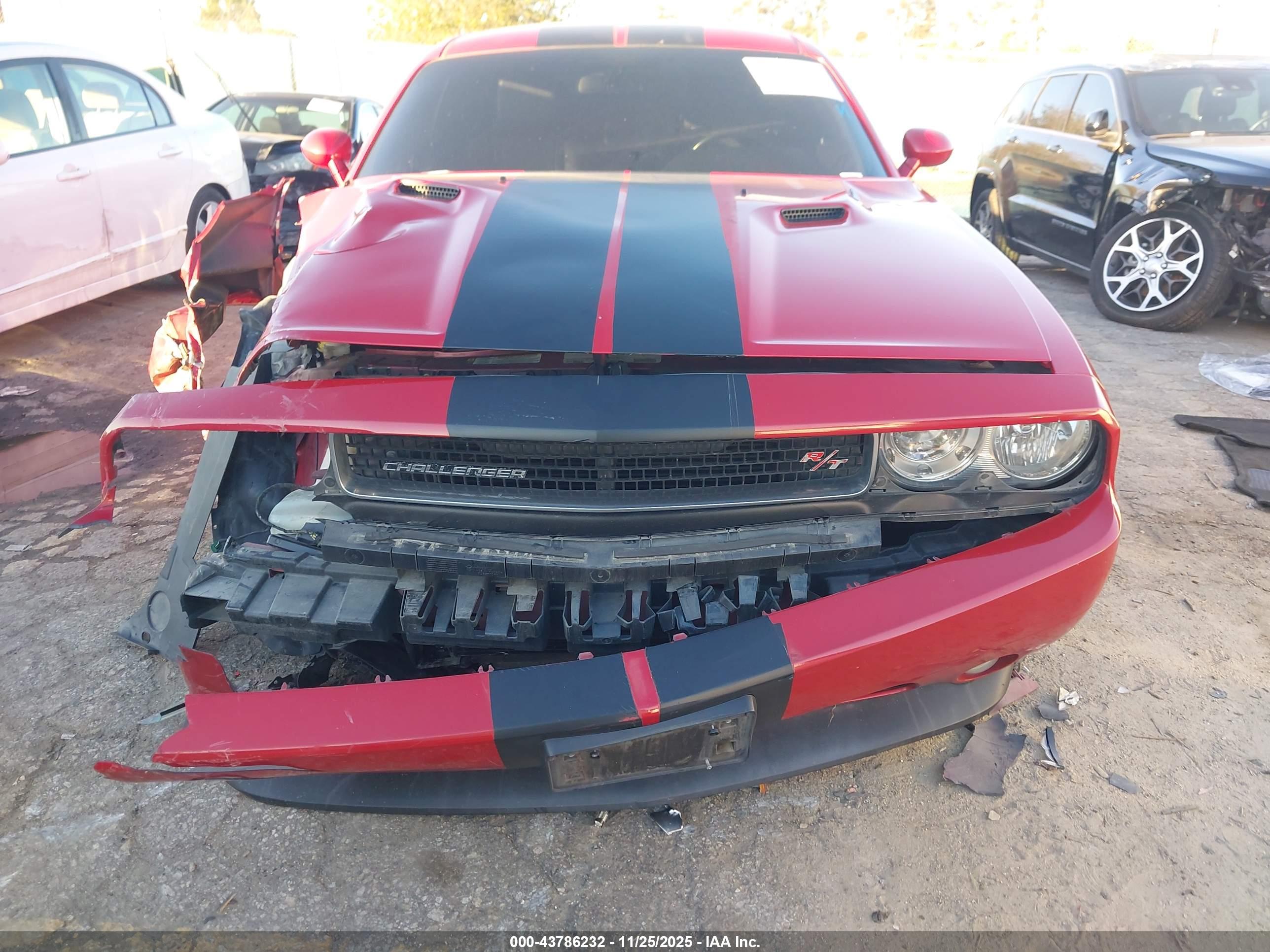 DODGE CHALLENGER image 6