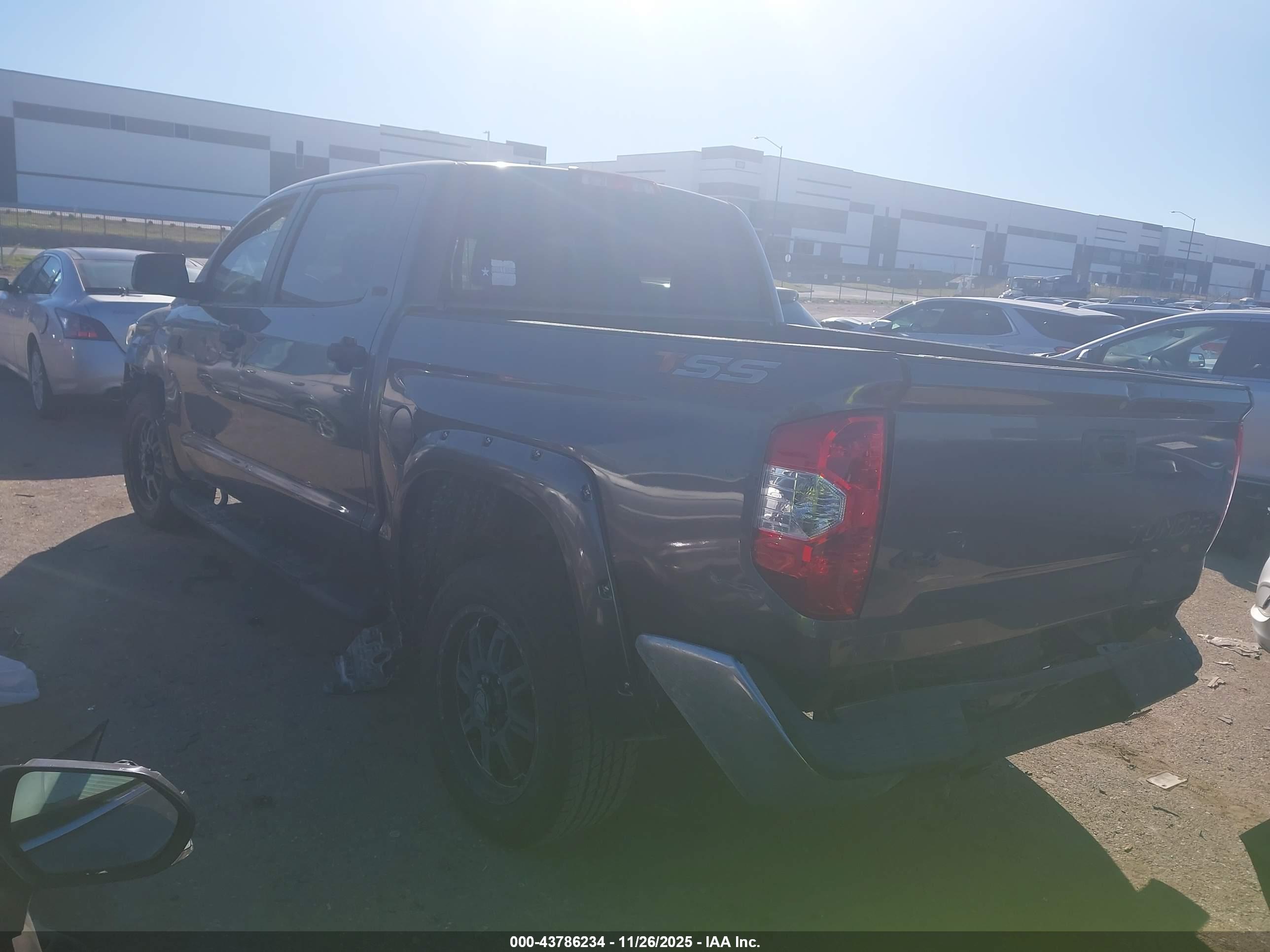 TOYOTA TUNDRA image 3