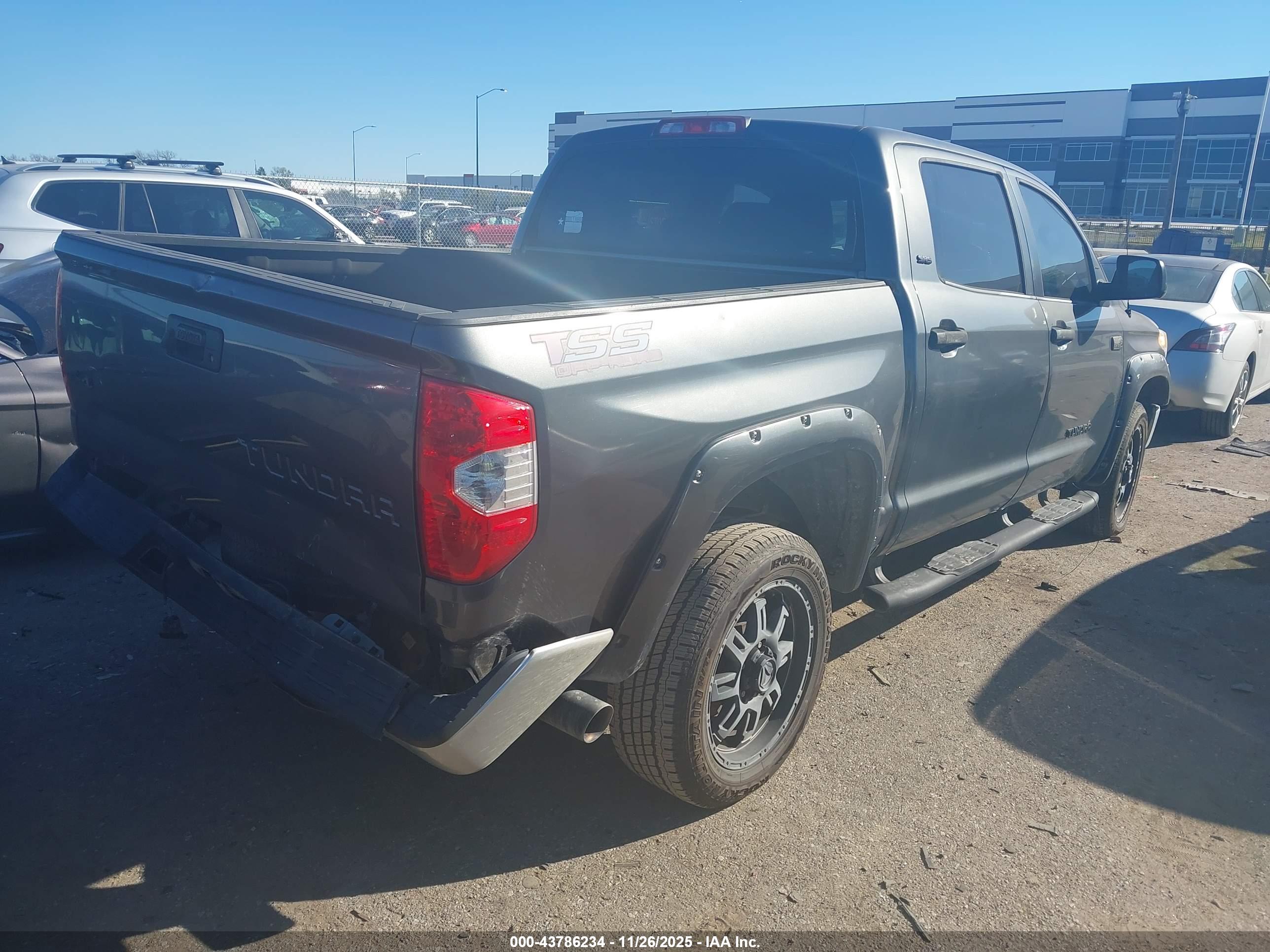 TOYOTA TUNDRA image 4