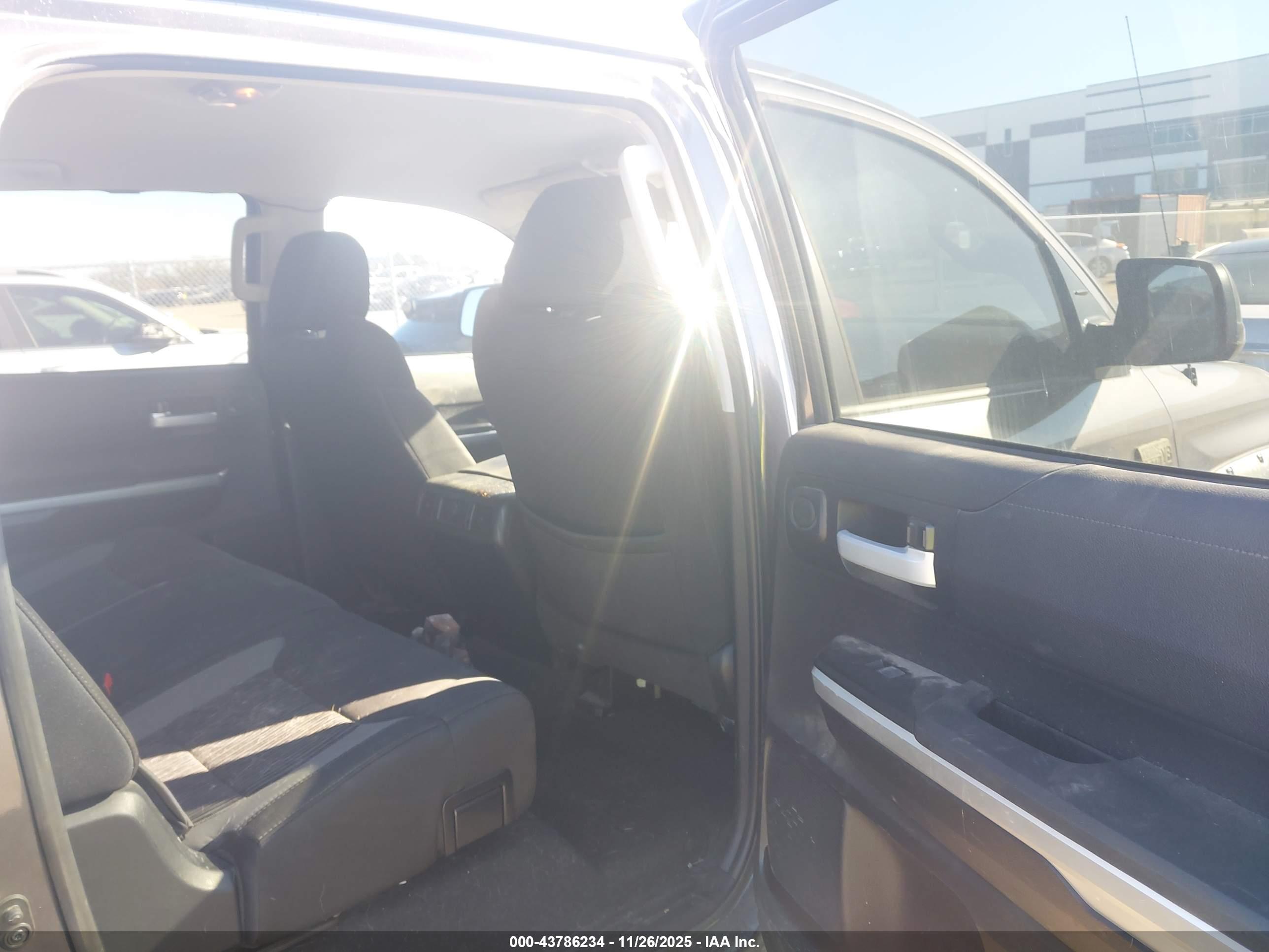 TOYOTA TUNDRA image 8