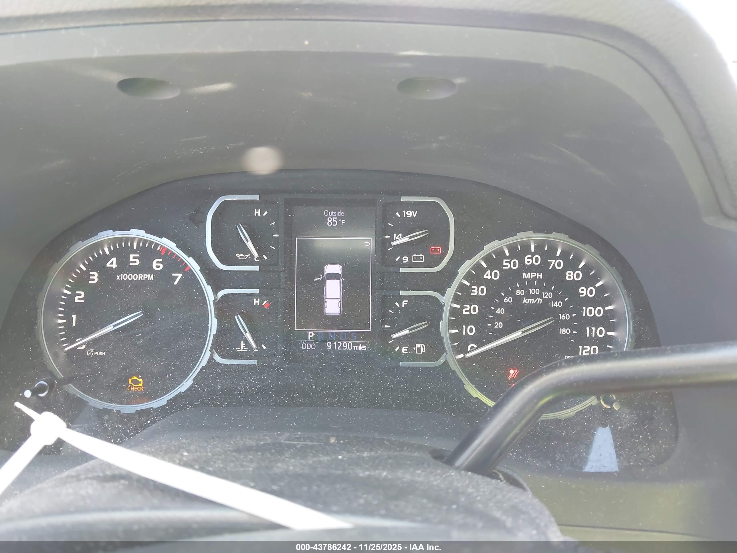 TOYOTA TUNDRA image 7