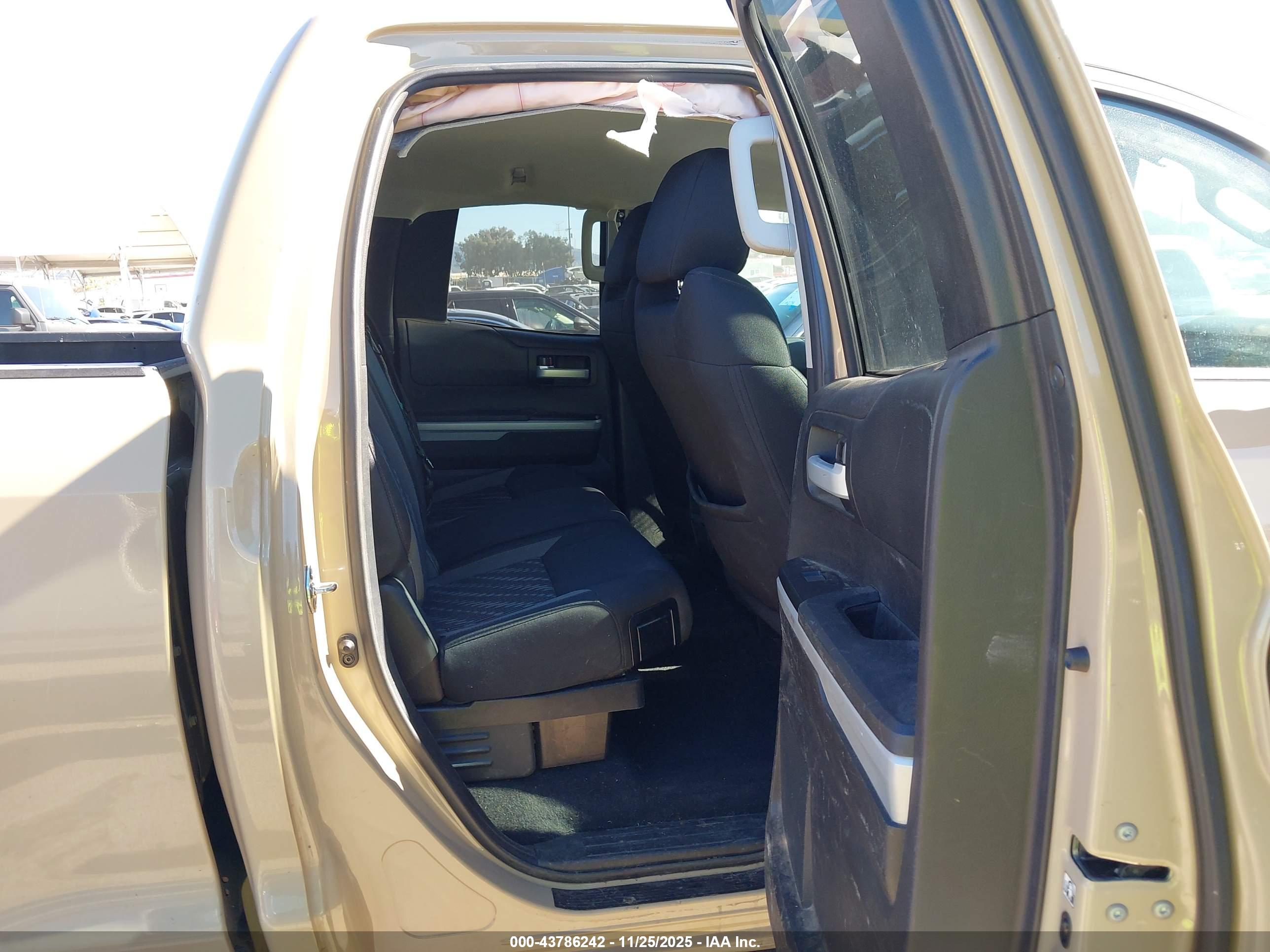 TOYOTA TUNDRA image 8