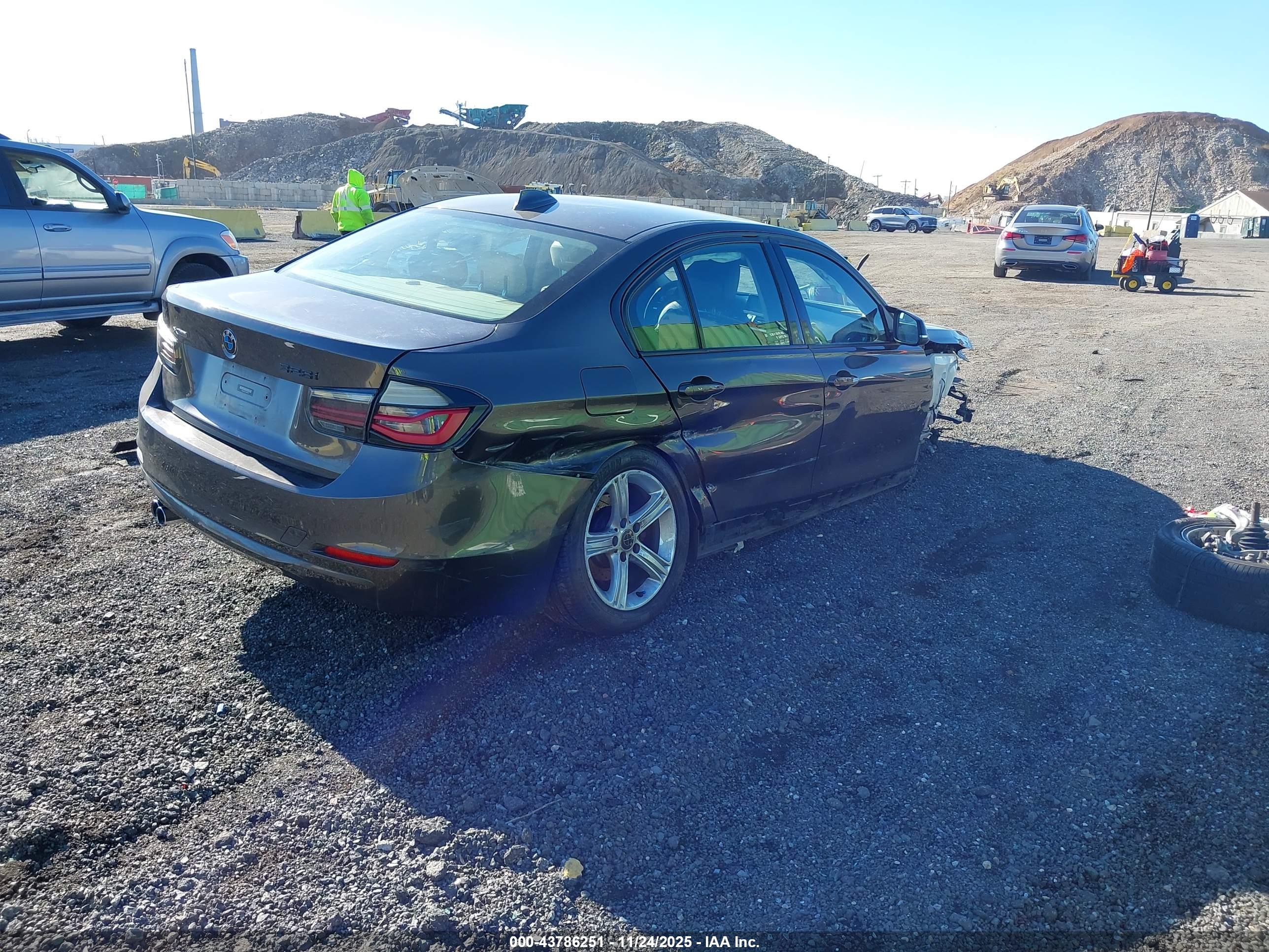 BMW 328I image 4