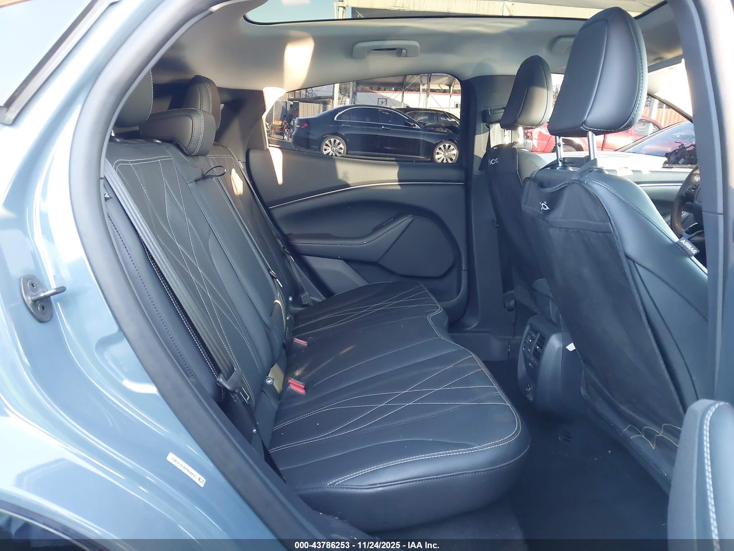 FORD MUSTANG image 8