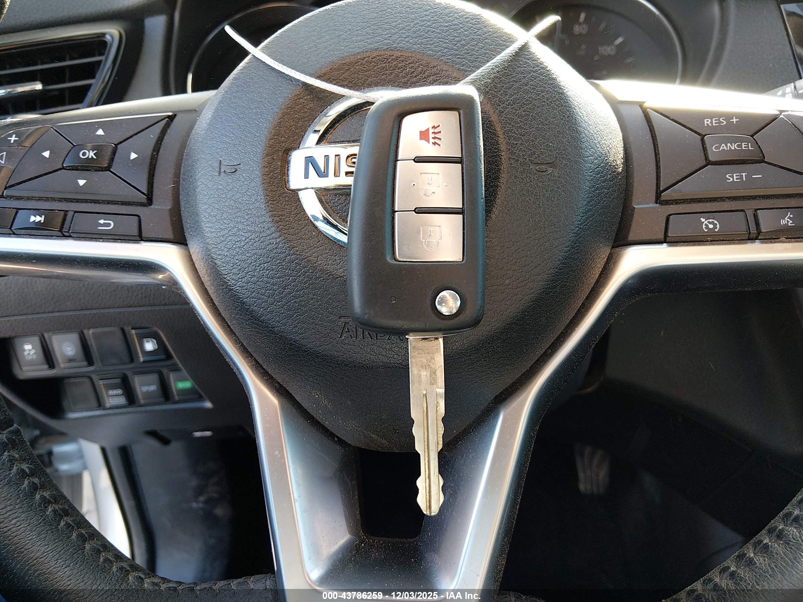 NISSAN ROGUE image 11
