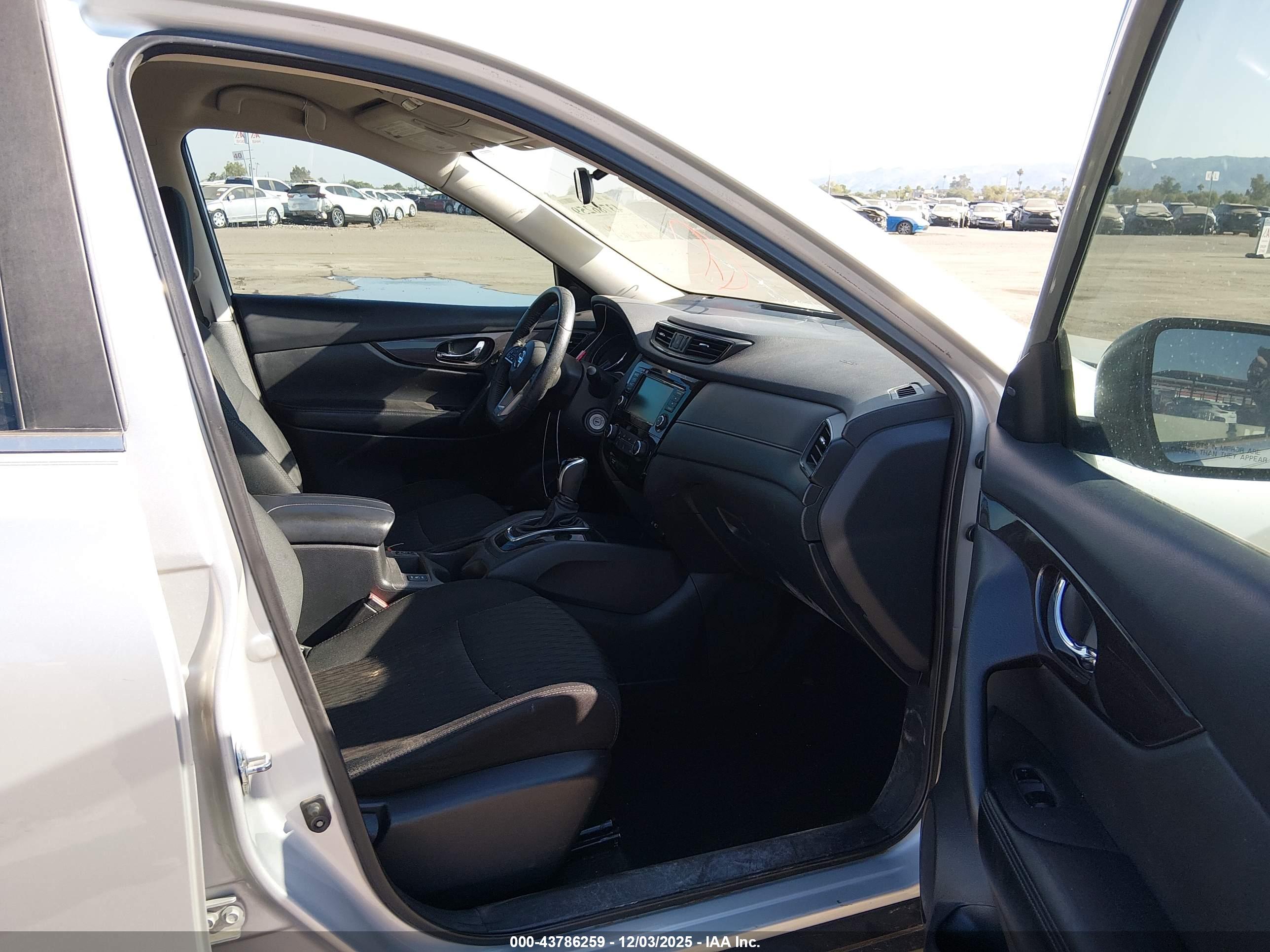 NISSAN ROGUE image 5
