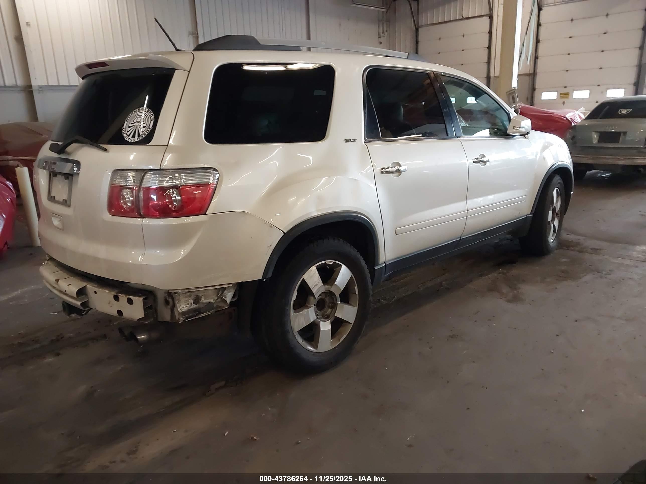 GMC ACADIA image 4