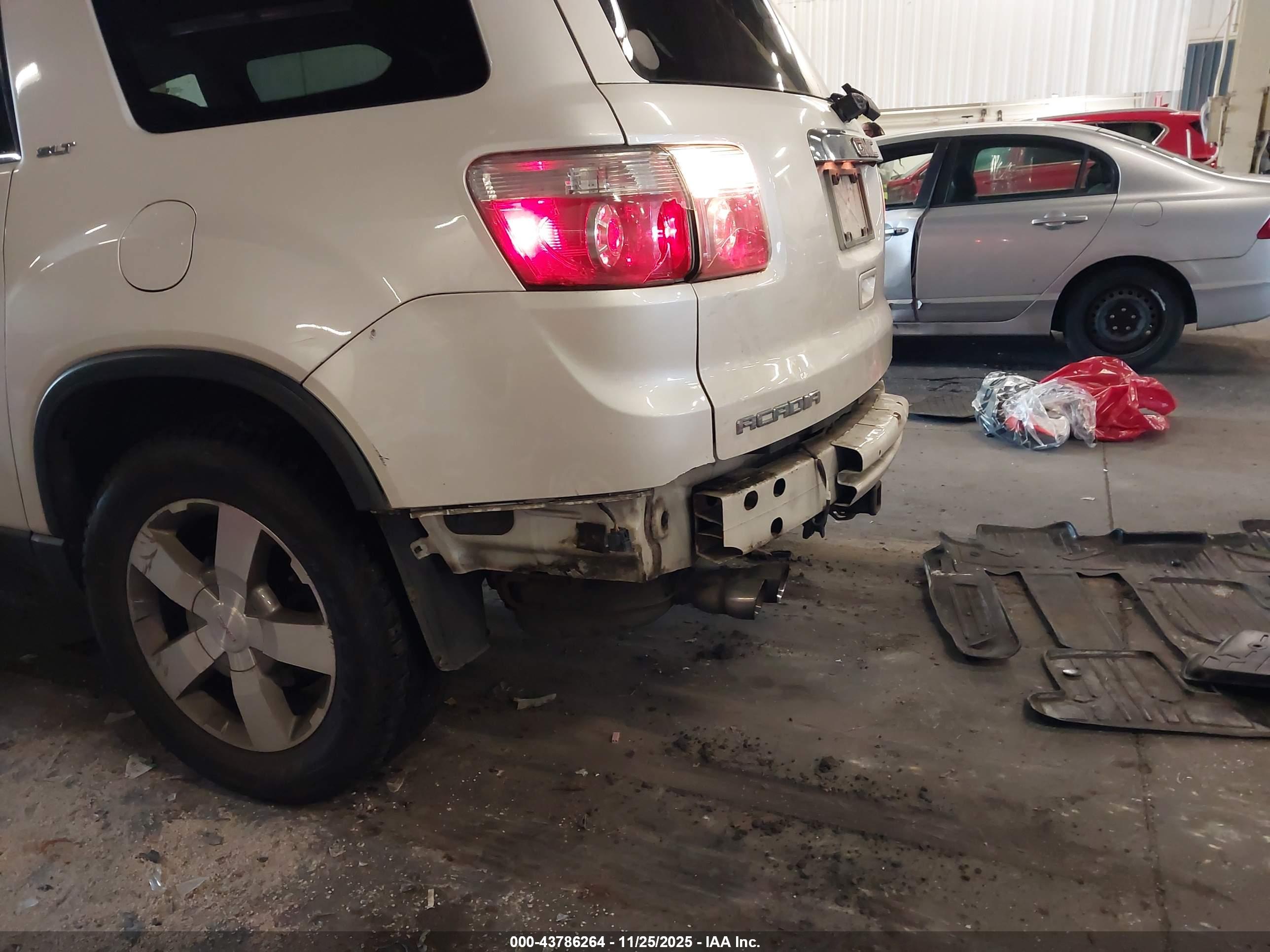 GMC ACADIA image 6
