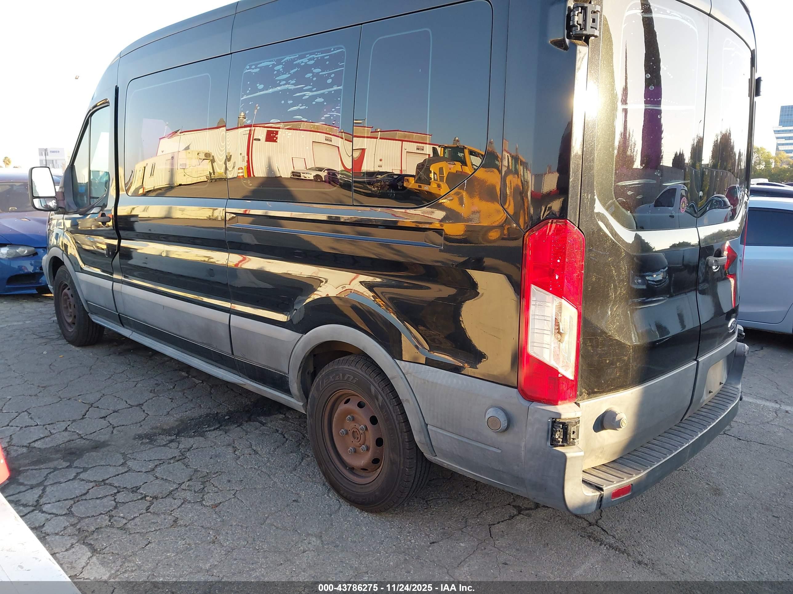 FORD TRANSIT-350 image 3