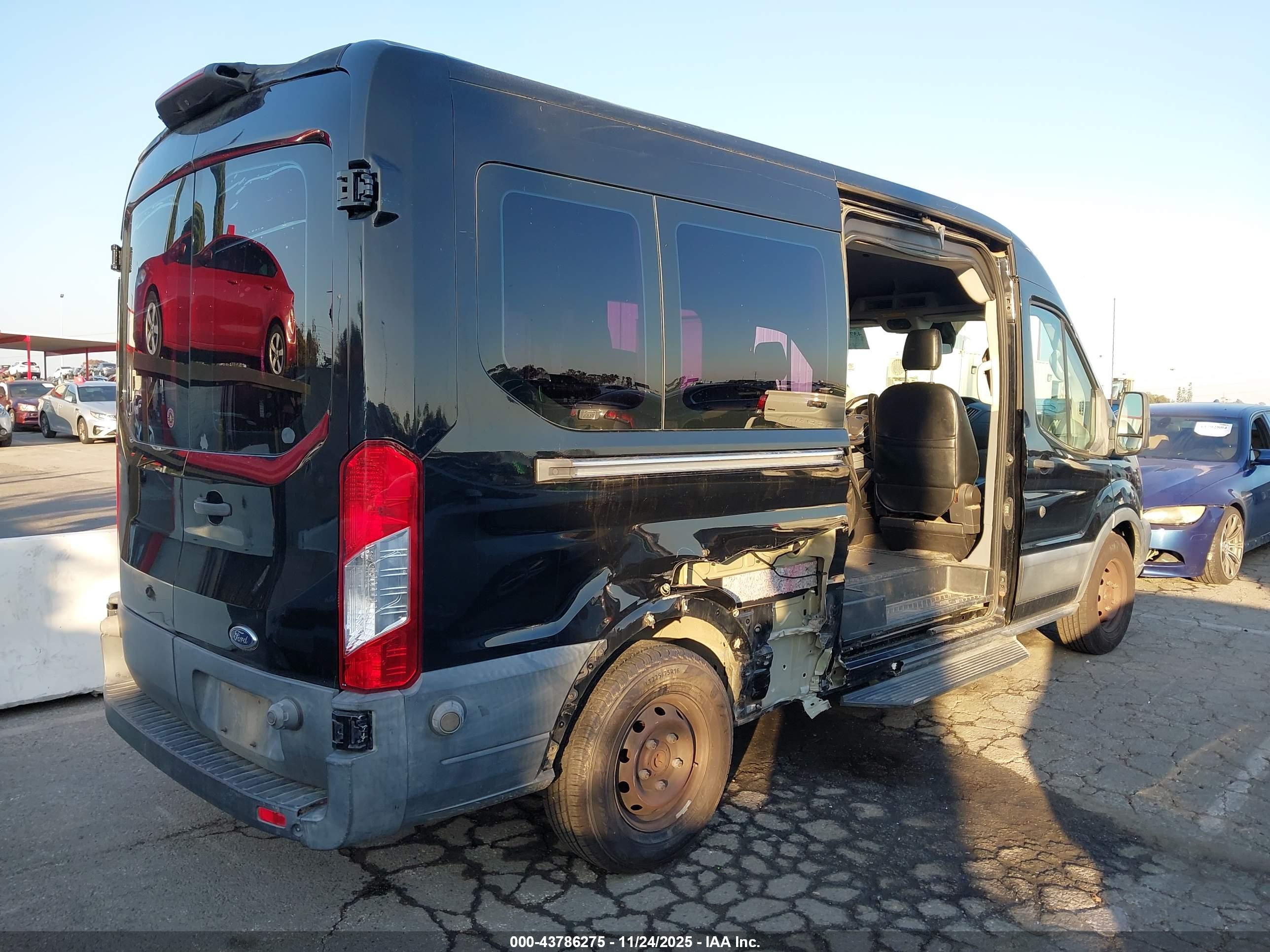 FORD TRANSIT-350 image 4