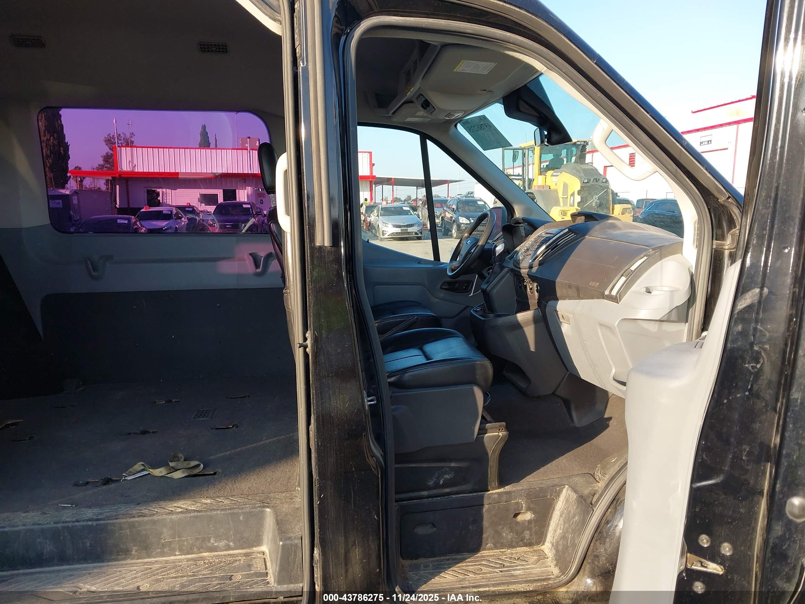 FORD TRANSIT-350 image 5