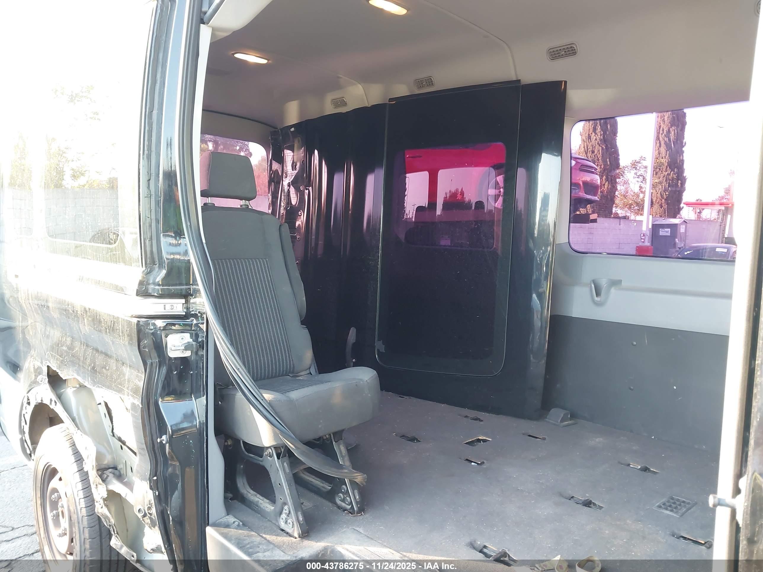 FORD TRANSIT-350 image 8