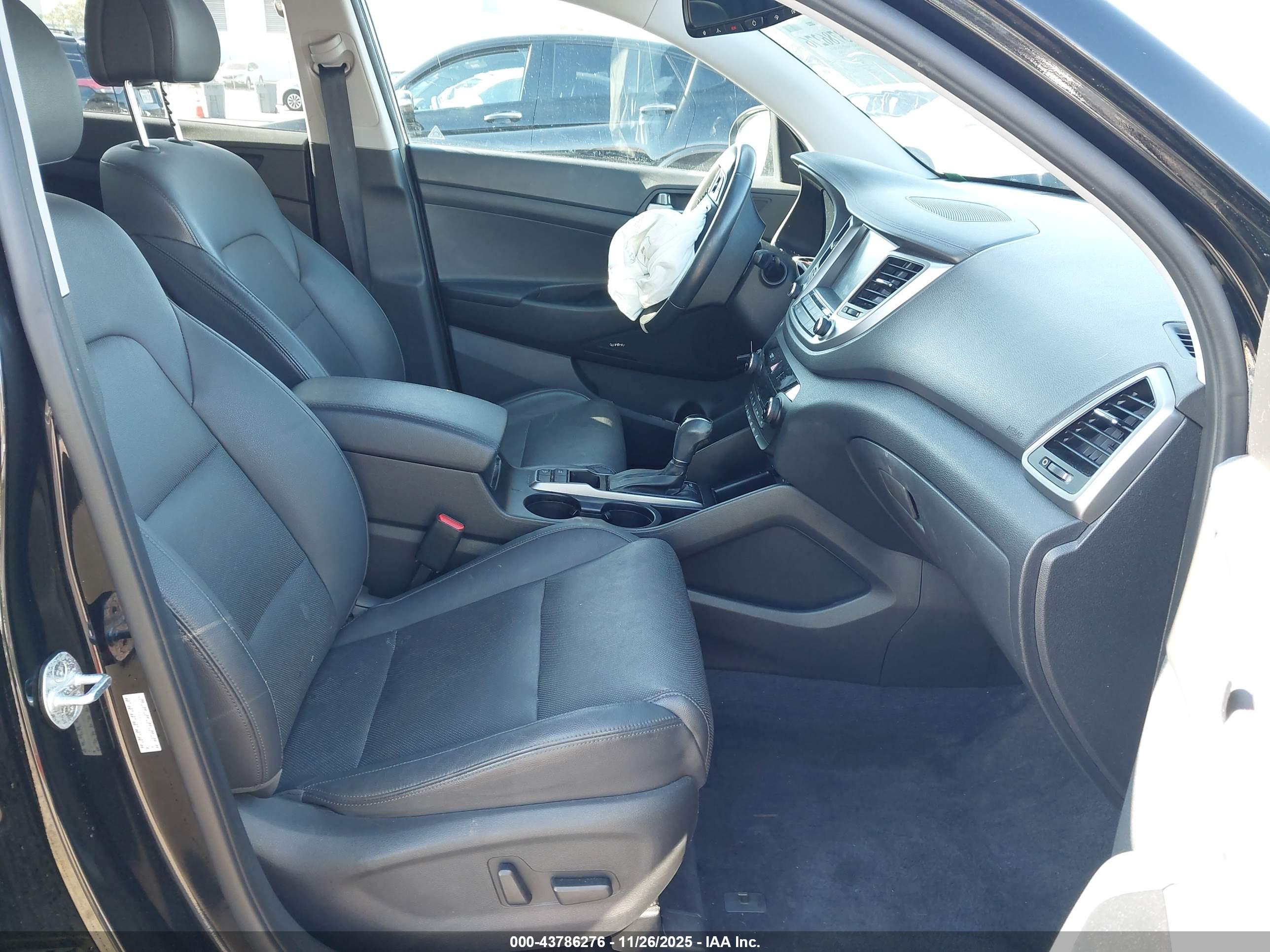 HYUNDAI TUCSON image 5