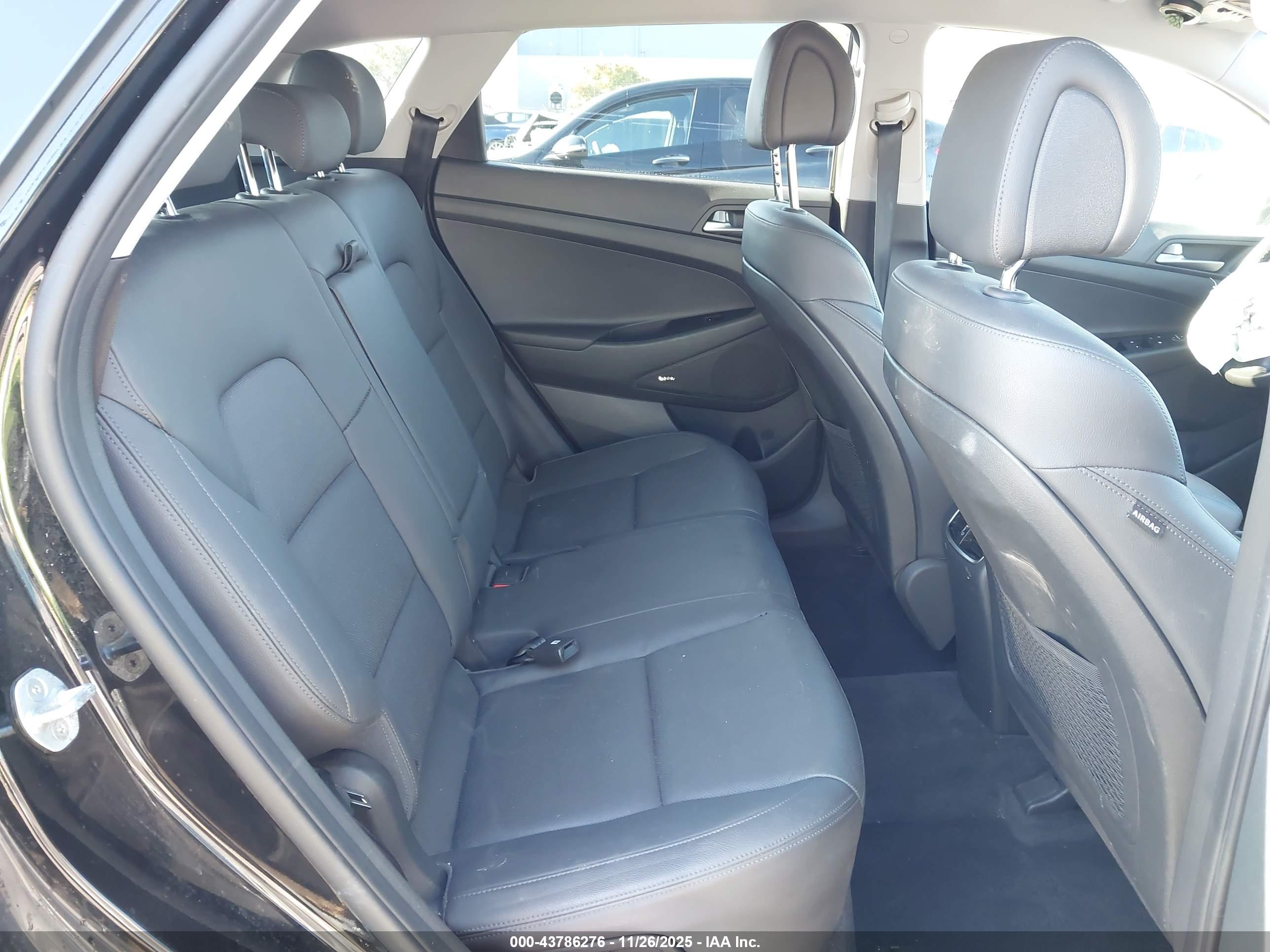 HYUNDAI TUCSON image 8