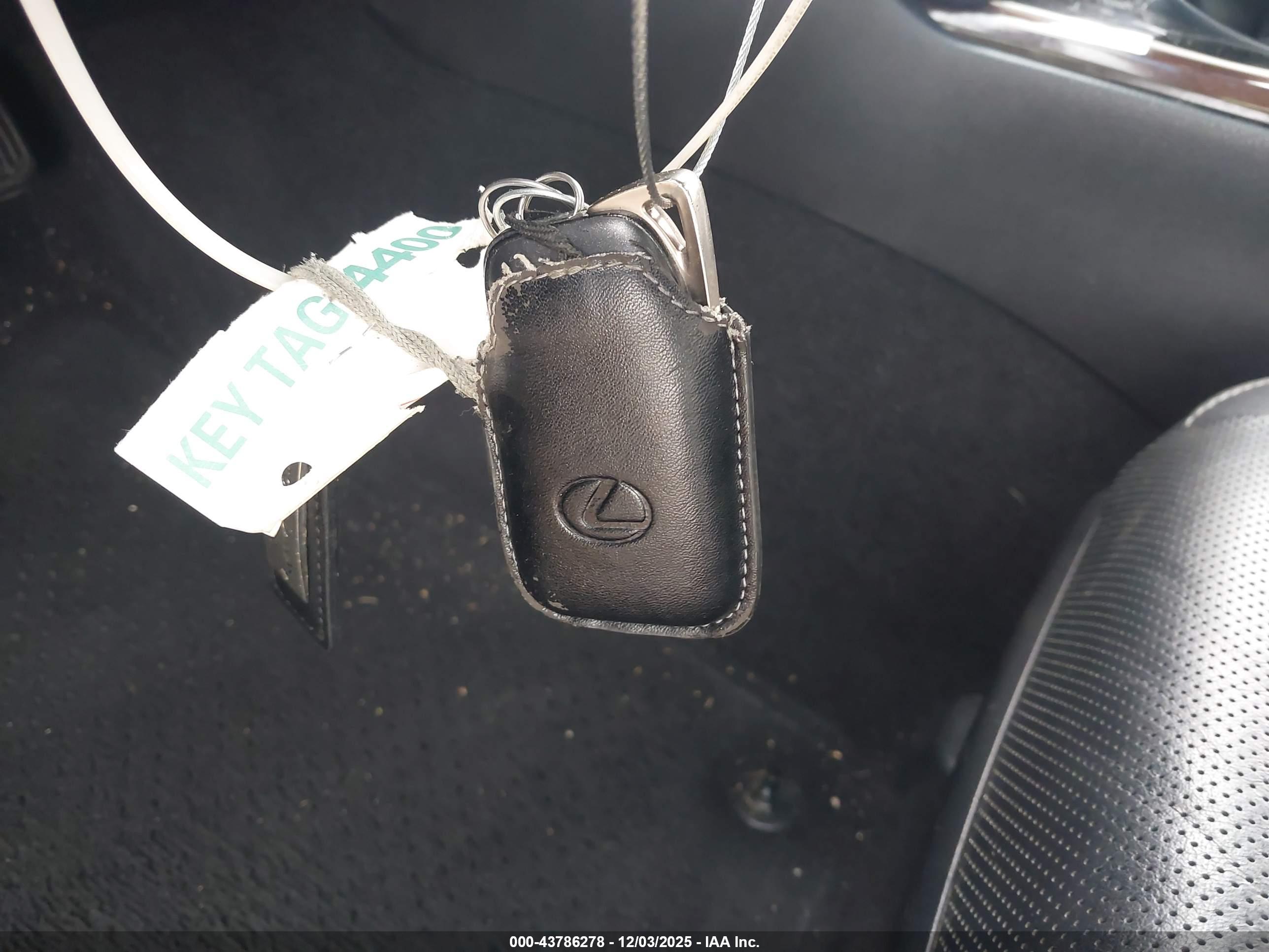 LEXUS ES image 11