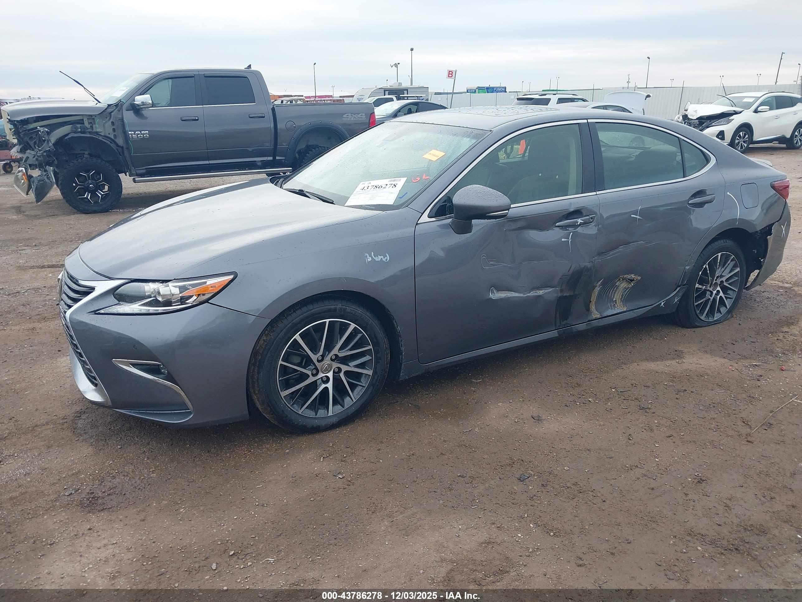 LEXUS ES image 2