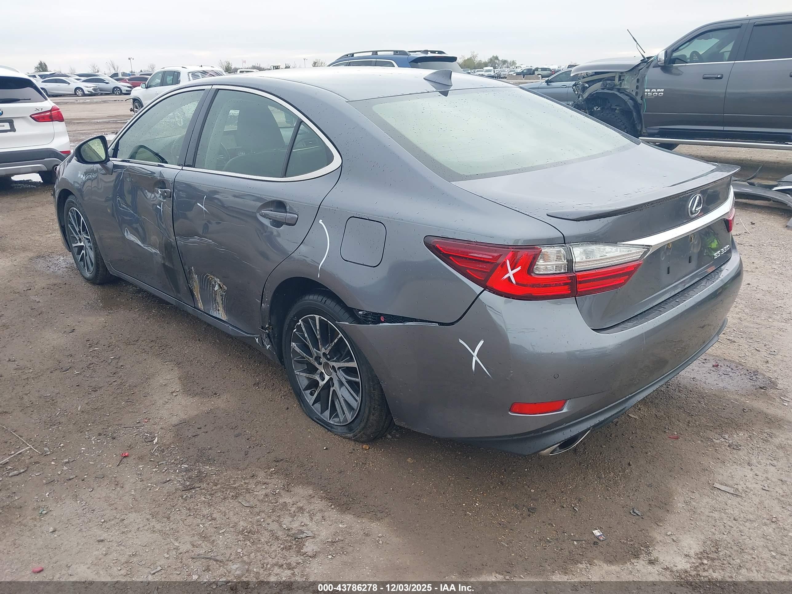 LEXUS ES image 3